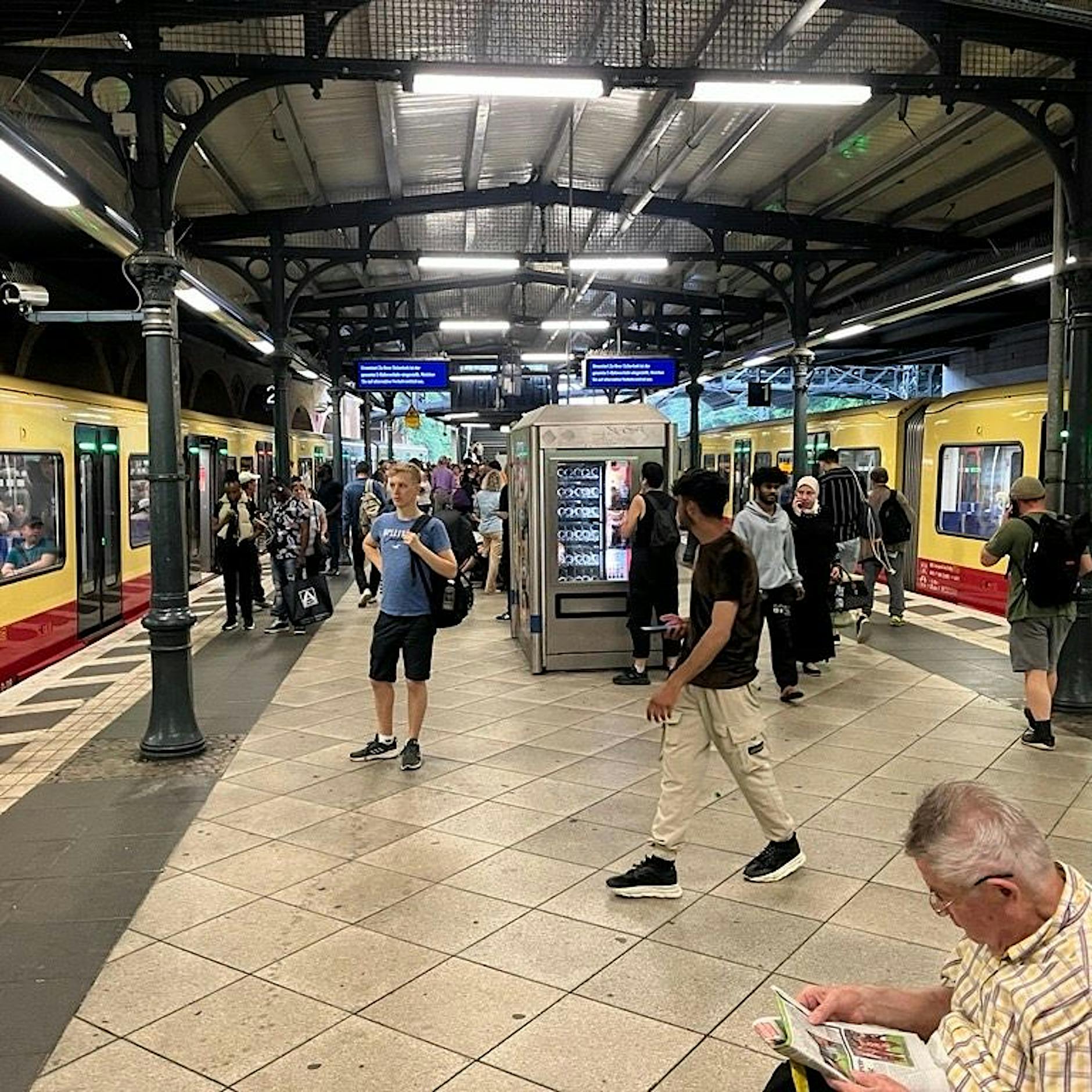 Wegen Unwetter über Berlin: Gesamter S-Bahnverkehr eingestellt - Störung bei der BVG