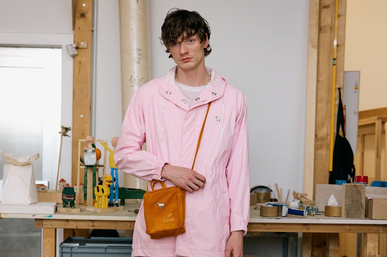 Julian Zigerli ist Teil des neuen Ausstellungsformats „RAUM.Berlin“ des Fashion Council Germany.