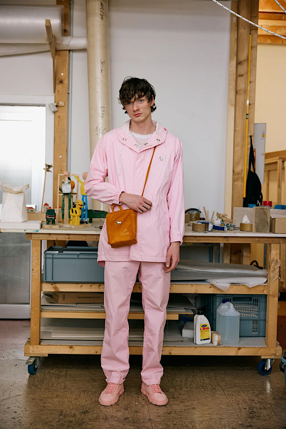 Julian Zigerli ist Teil des neuen Ausstellungsformats „RAUM.Berlin“ des Fashion Council Germany.