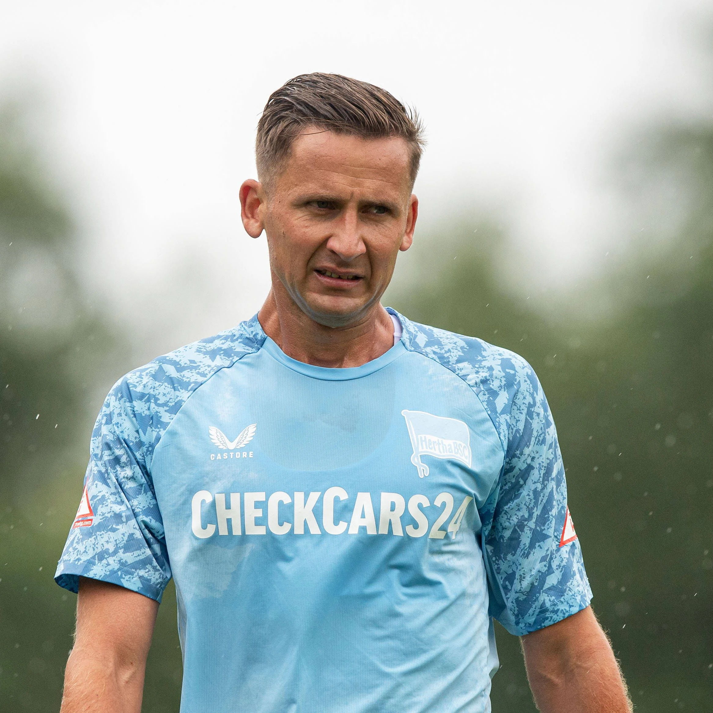 Herthas neuer Mittelfeldspieler Paul Seguin muss zum Saisonstart gleich zu seinem Ex-Klub Schalke 04.