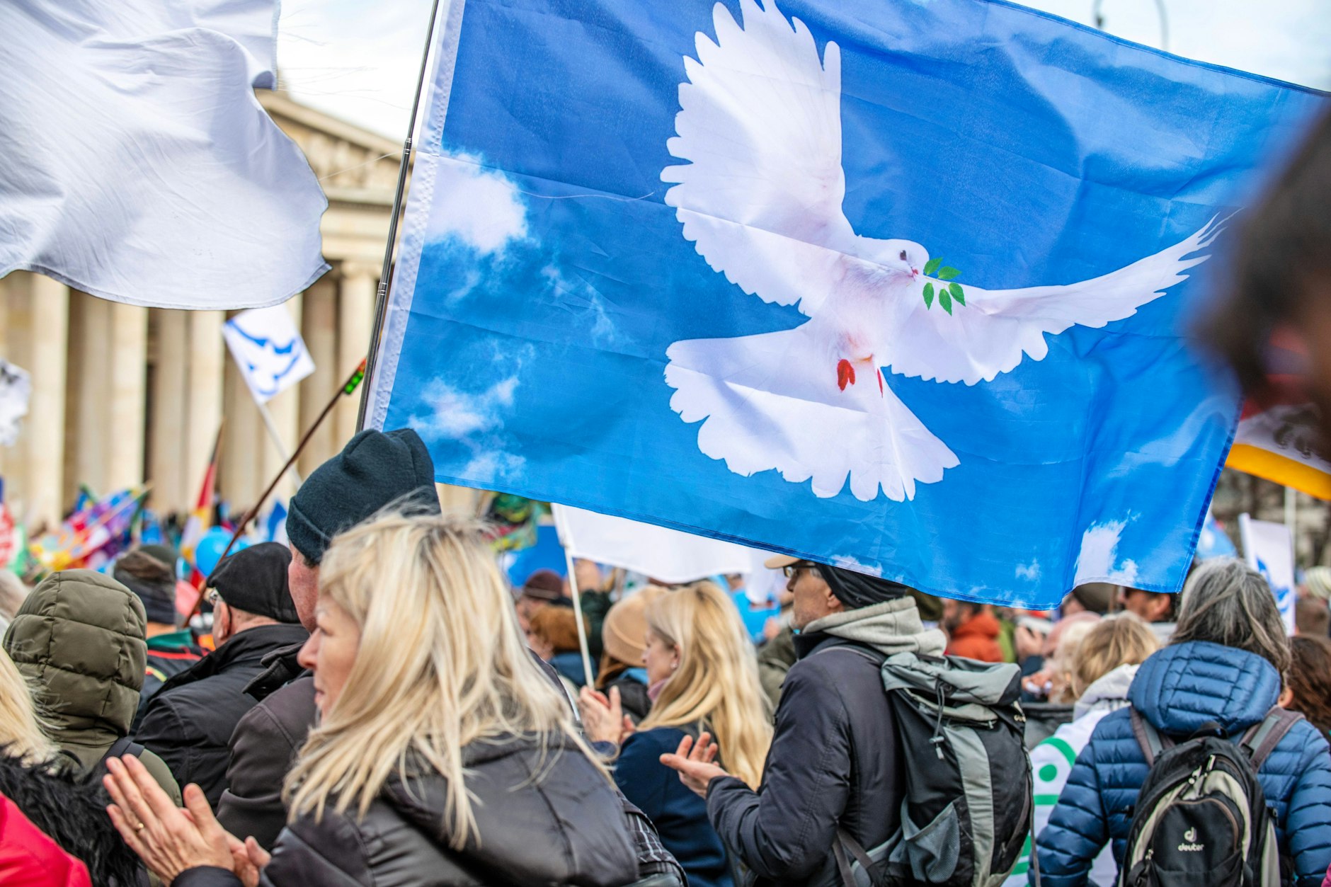 Friedensdemonstration in München im Feburar 2023, organisiert vom Bündnis „München steht auf“, das sich während der Corona-Pandemie gründete.