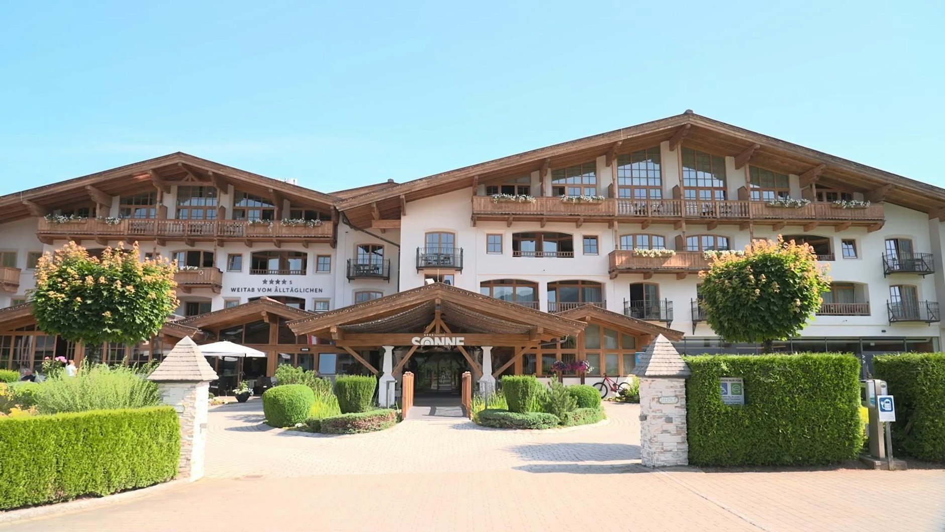 Im Hotel „Sonne“ in Kitzbühel soll Jimi Blue Ochsenknecht gefeiert haben, doch danach bezahlte er die Rechnung nicht. Deshalb wurde er jetzt in Hamburg festgenommen.