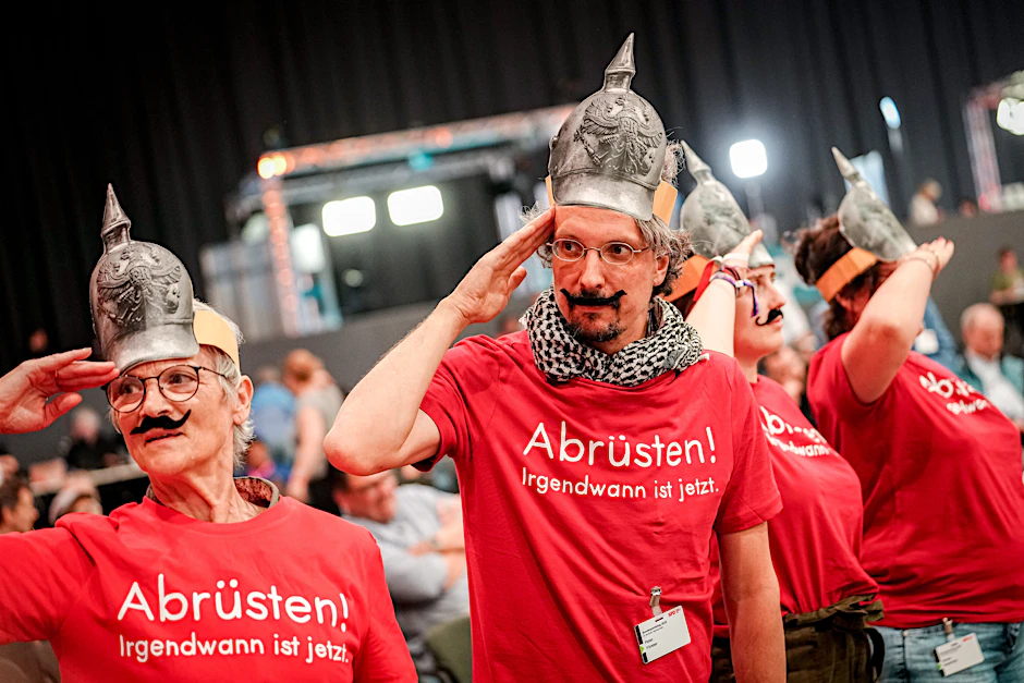Klare Forderung: Mit ihrem „Abrüsten!“ trafen Aktivisten des SPD-Parteitags die Stimmung vieler Delegierter.