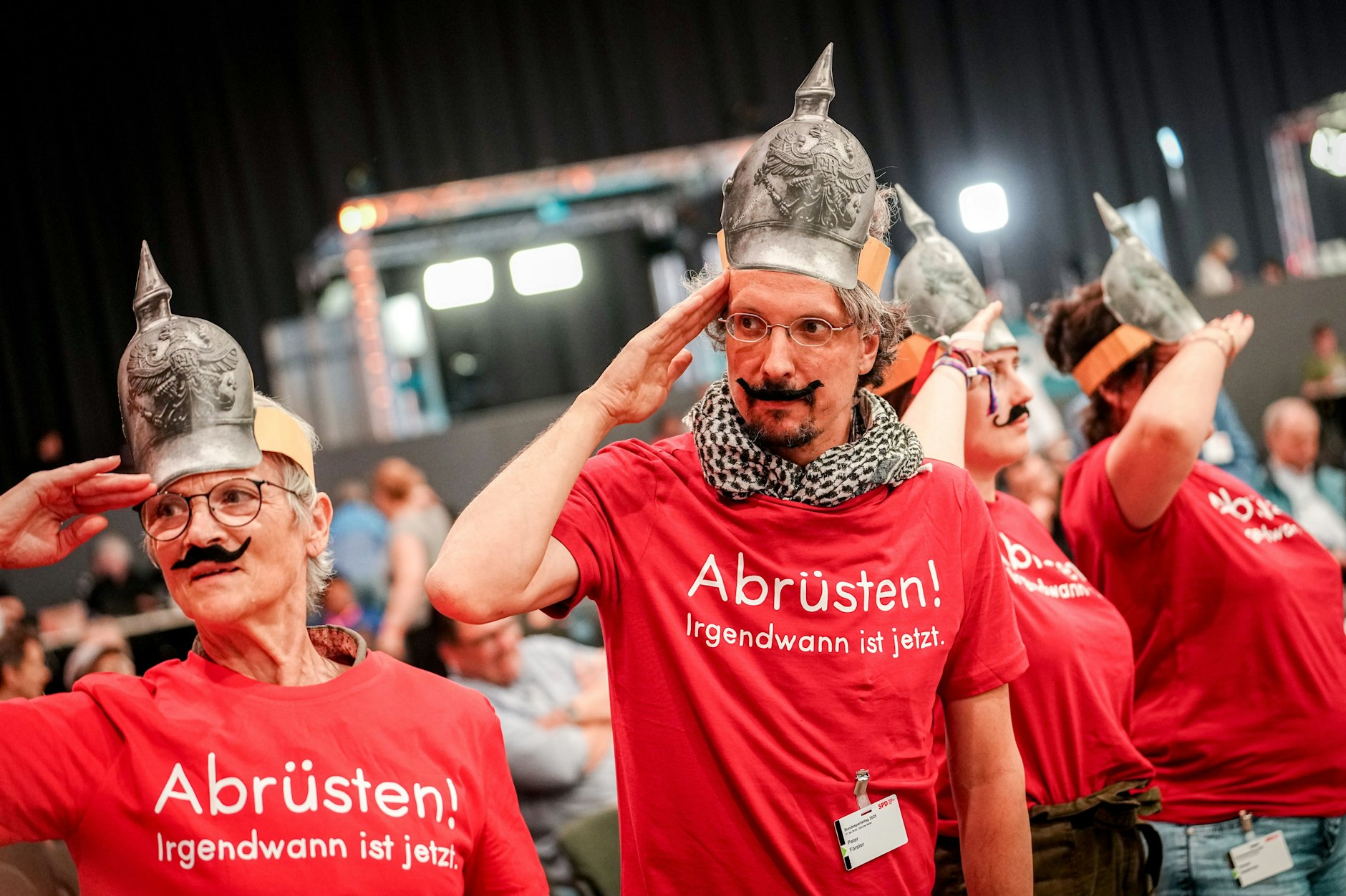 Klare Forderung: Mit ihrem „Abrüsten!“ trafen Aktivisten des SPD-Parteitags die Stimmung vieler Delegierter.