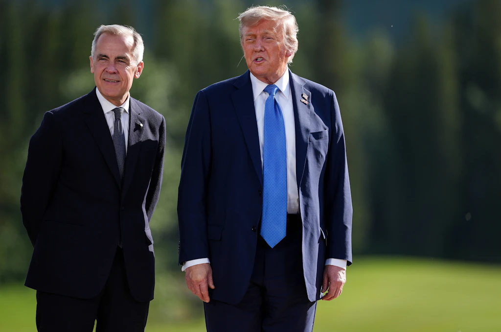16. Juni: Beim G7-Gipfel zeigten sich Kanadas Premierminister Mark Carney (links) und US-Präsident Donald Trump versöhnlich.