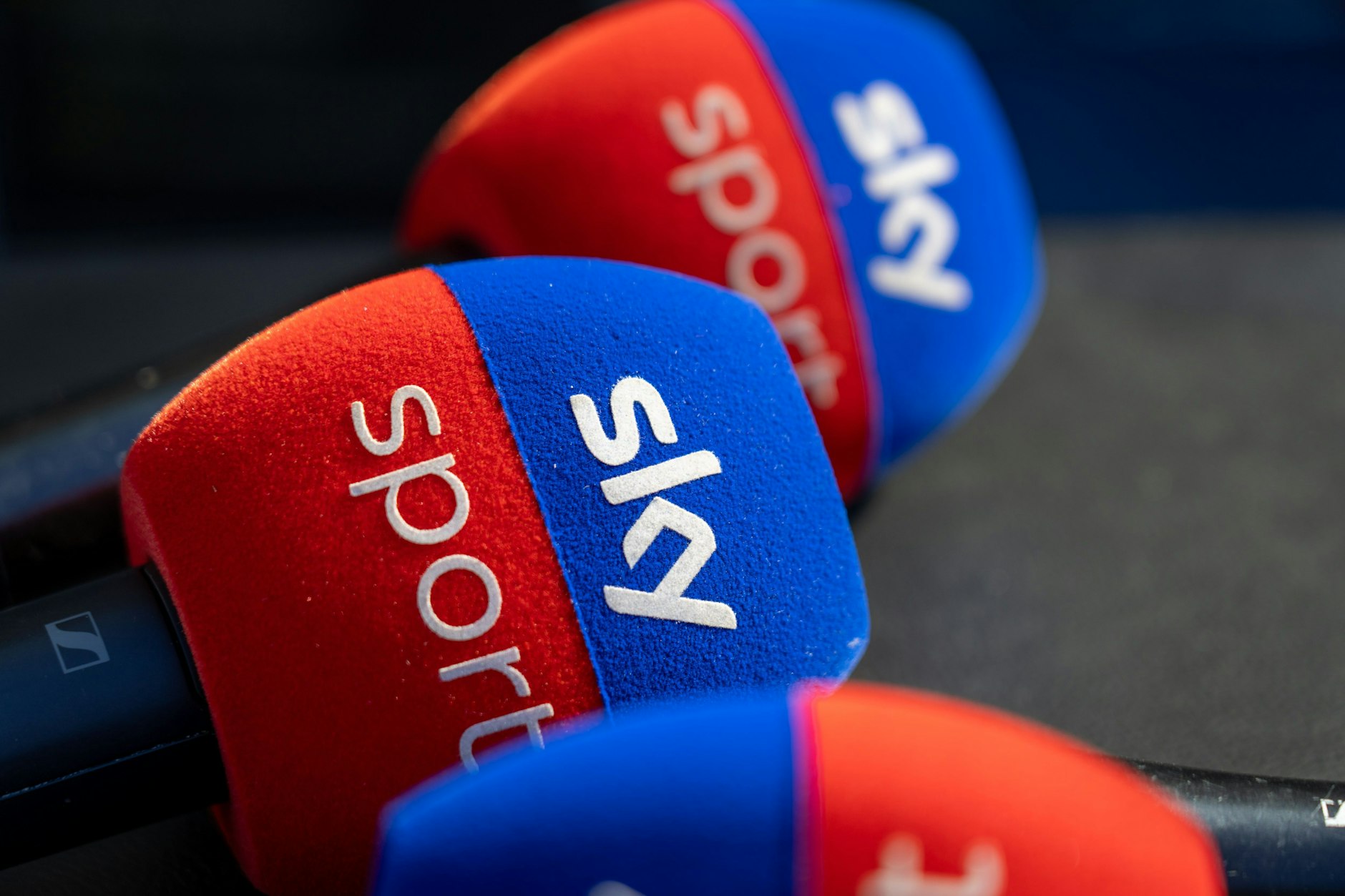 RTL will seine Position im Unterhaltungs- und Sportmarkt mithilfe der Sky Angebote ausbauen.