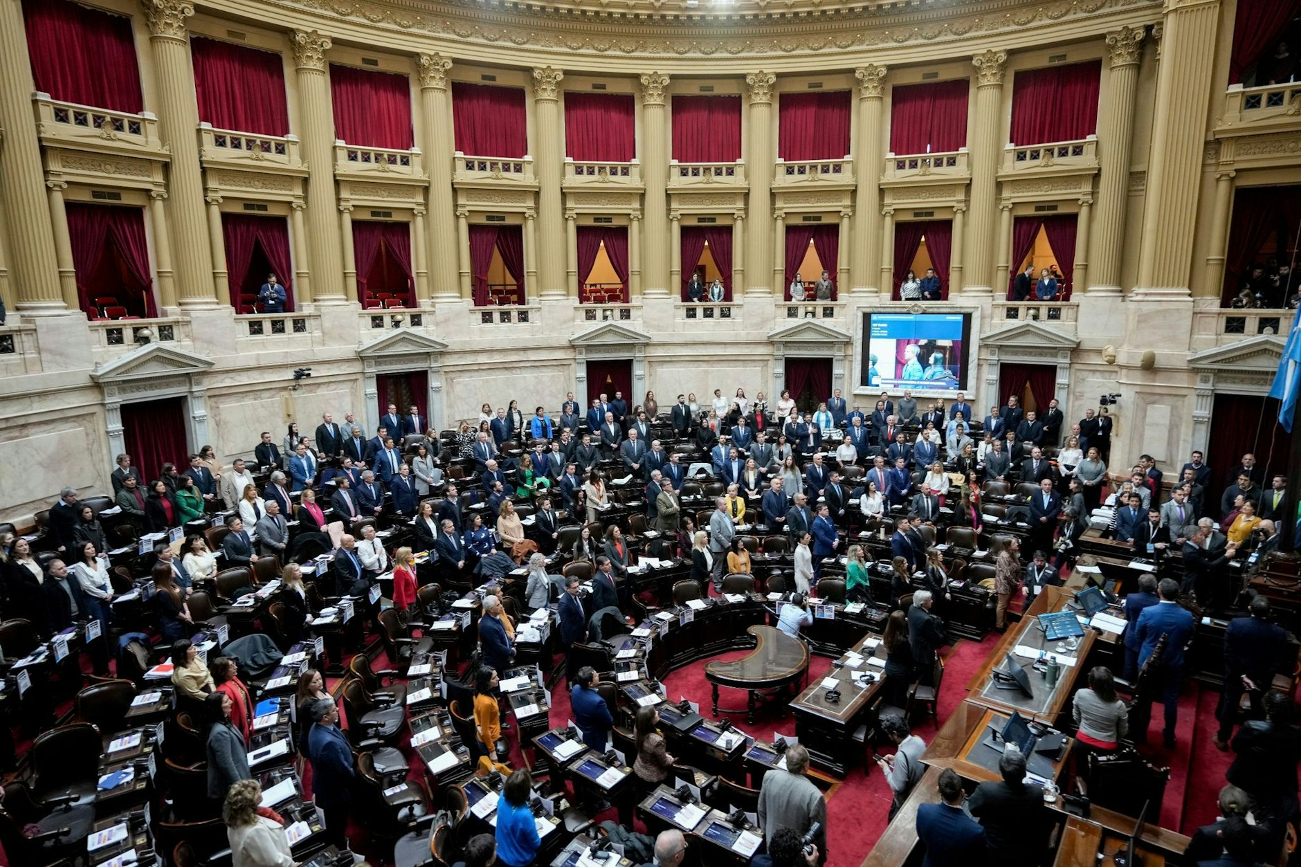 Debate in the Argentine Parliament on a reform package by Mileis