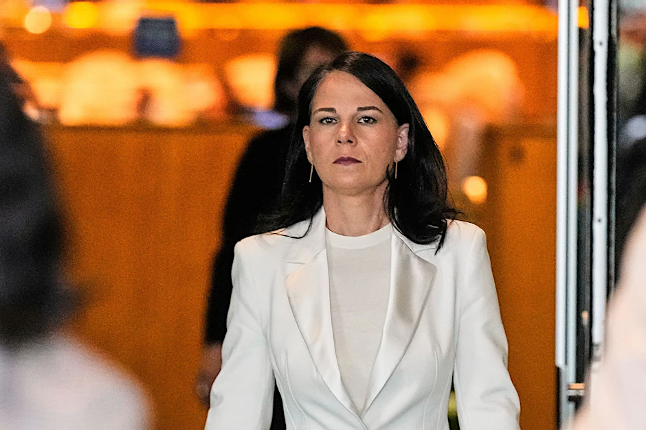 Annalena Baerbock verlässt die Generalversammlung der Vereinten Nationen, nachdem sie zur Präsidentin der 80. Sitzung des Gremiums gewählt wurde.