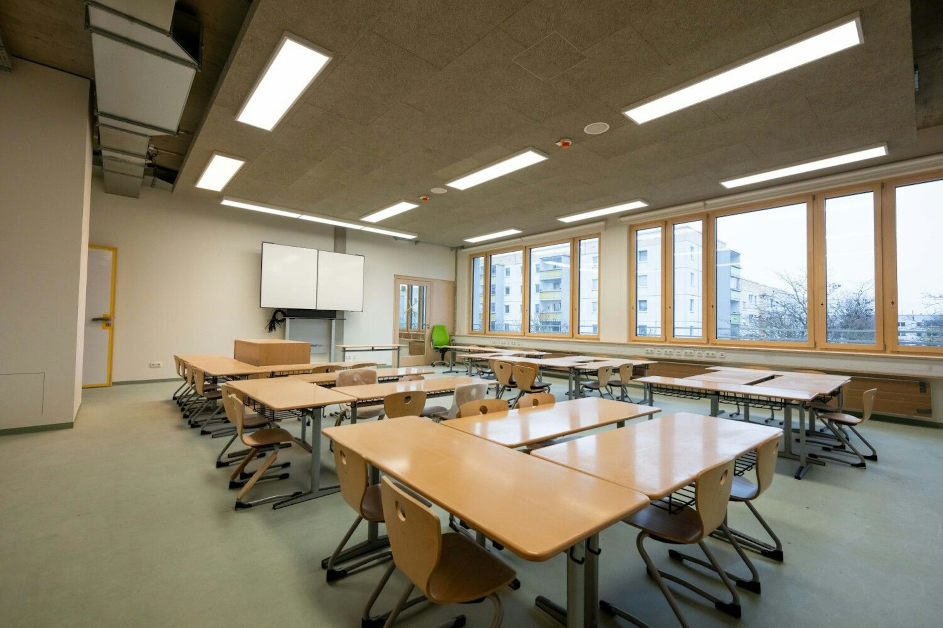 Neues Gymnasium in Marzahn eröffnet zum Schuljahr2025/2026: Erster Blick ins Gebäude