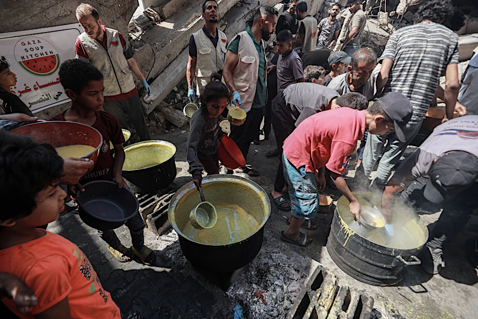 Suppenausgabe im Gazastreifen: zwei Millionen Menschen akut unterernährt