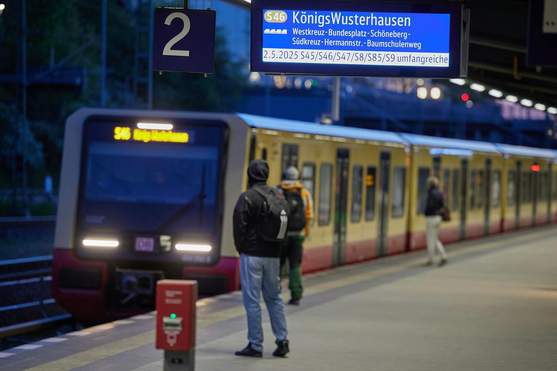 Bald gilt ein <a href="https://www.berliner-zeitung.de/mensch-metropole/messer-armbrueste-aexte-und-eispickel-verboten-polizei-erlaesst-waffenverbot-in-der-berliner-s-bahn-li.2327268">Waffen- und Messerverbot</a> im Berliner Nahverkehr.