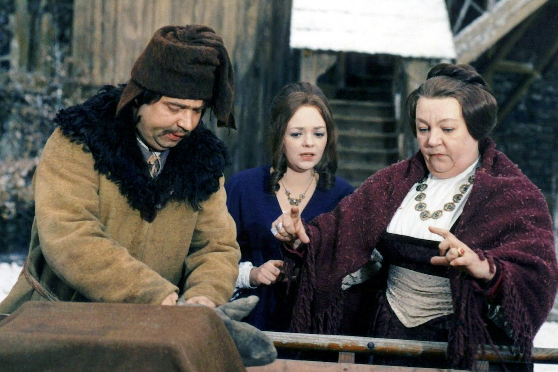 Die beste böse Stiefmutter (Carola Braunbock): Hier macht sich mit ihrer Tochter Dorchen auf dem Weg zum König.