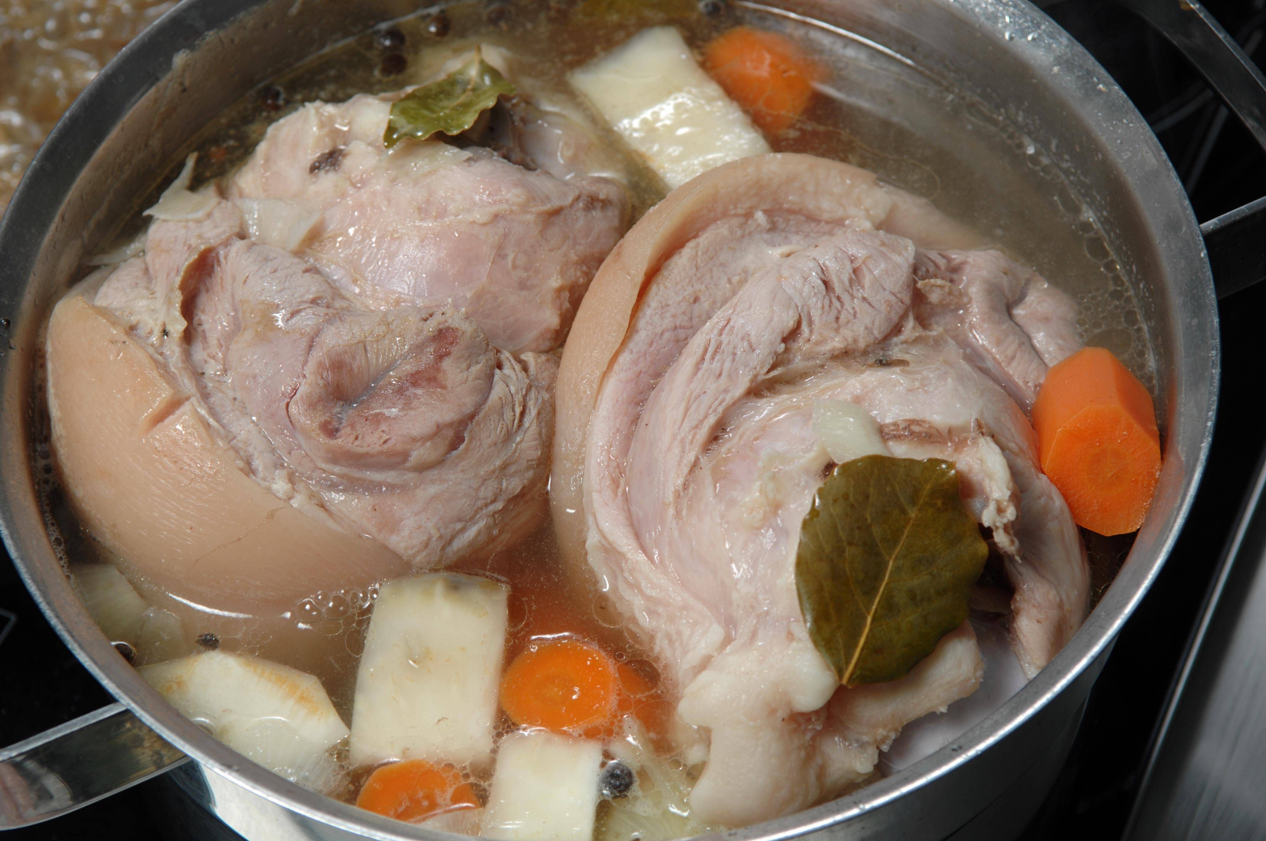 Nach altem DDR-Rezept: Deftiges Eisbein nach Altberliner Art