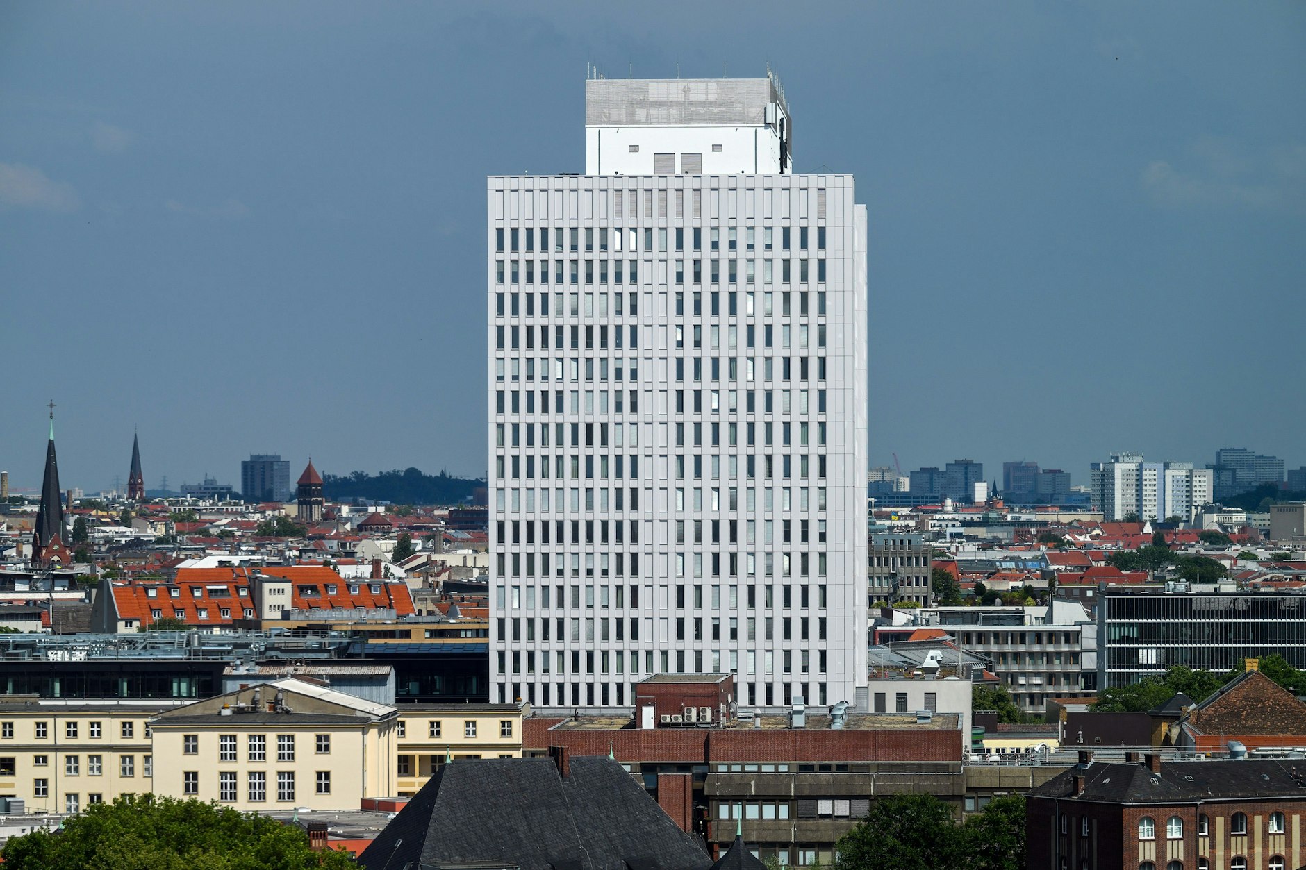 Das sanierte Hochhaus der Charite: Hier werden Mediziner ausgebildet.