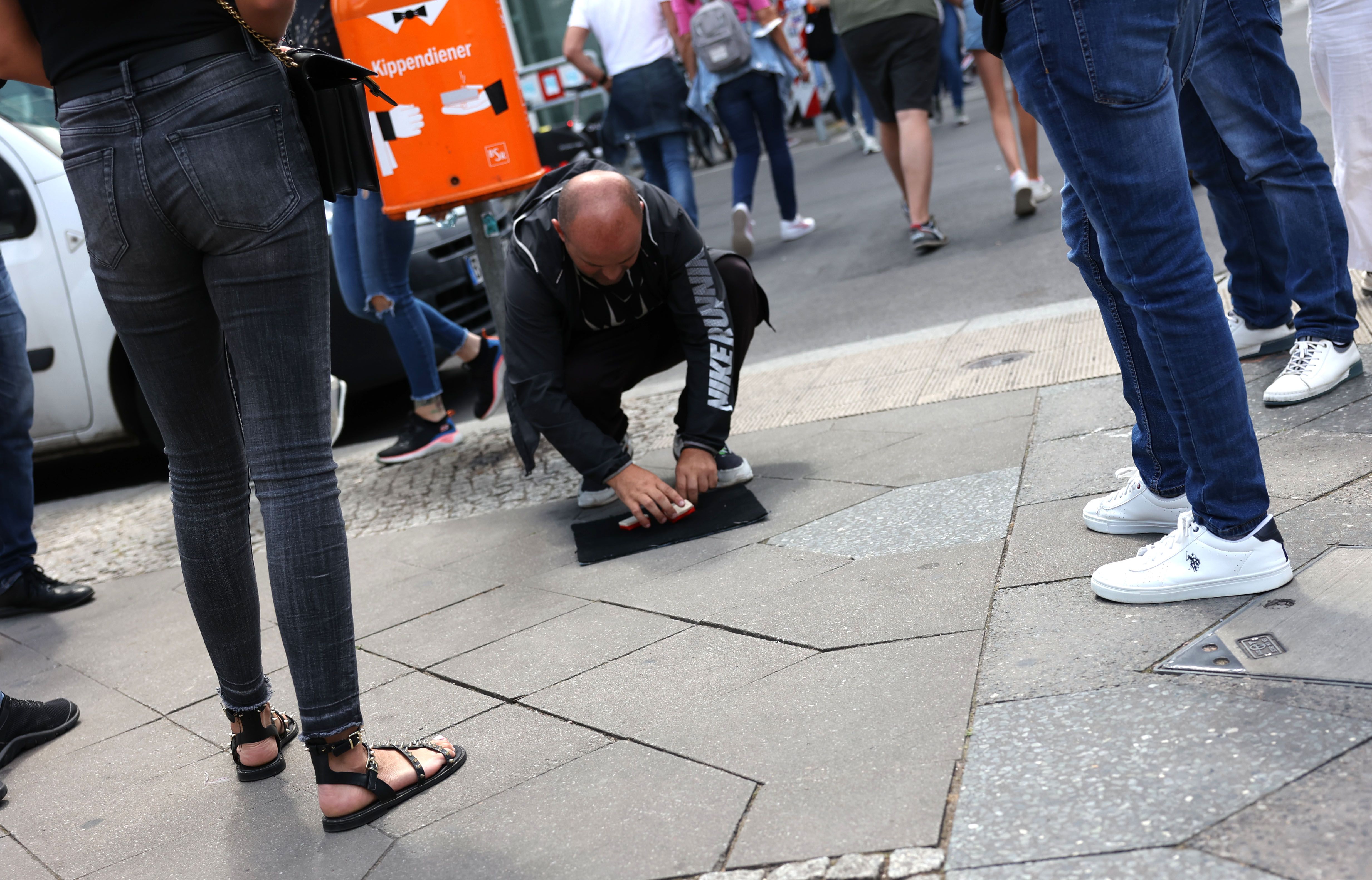 Image - Hütchenspieler in Berlin: Jetzt reagiert die Polizei mit neuen Methoden auf Trickbetrüger