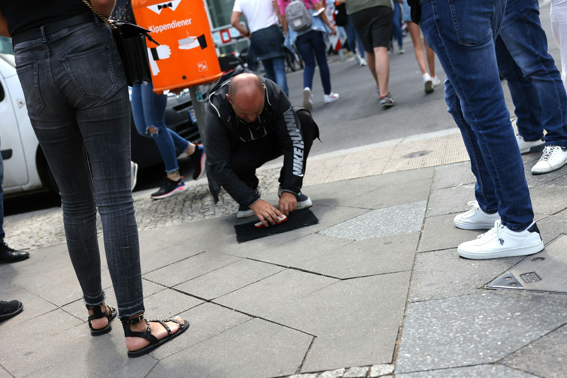Immer wieder tauchen an Touristen-Hotspots in Berlin Hütchenspieler auf.