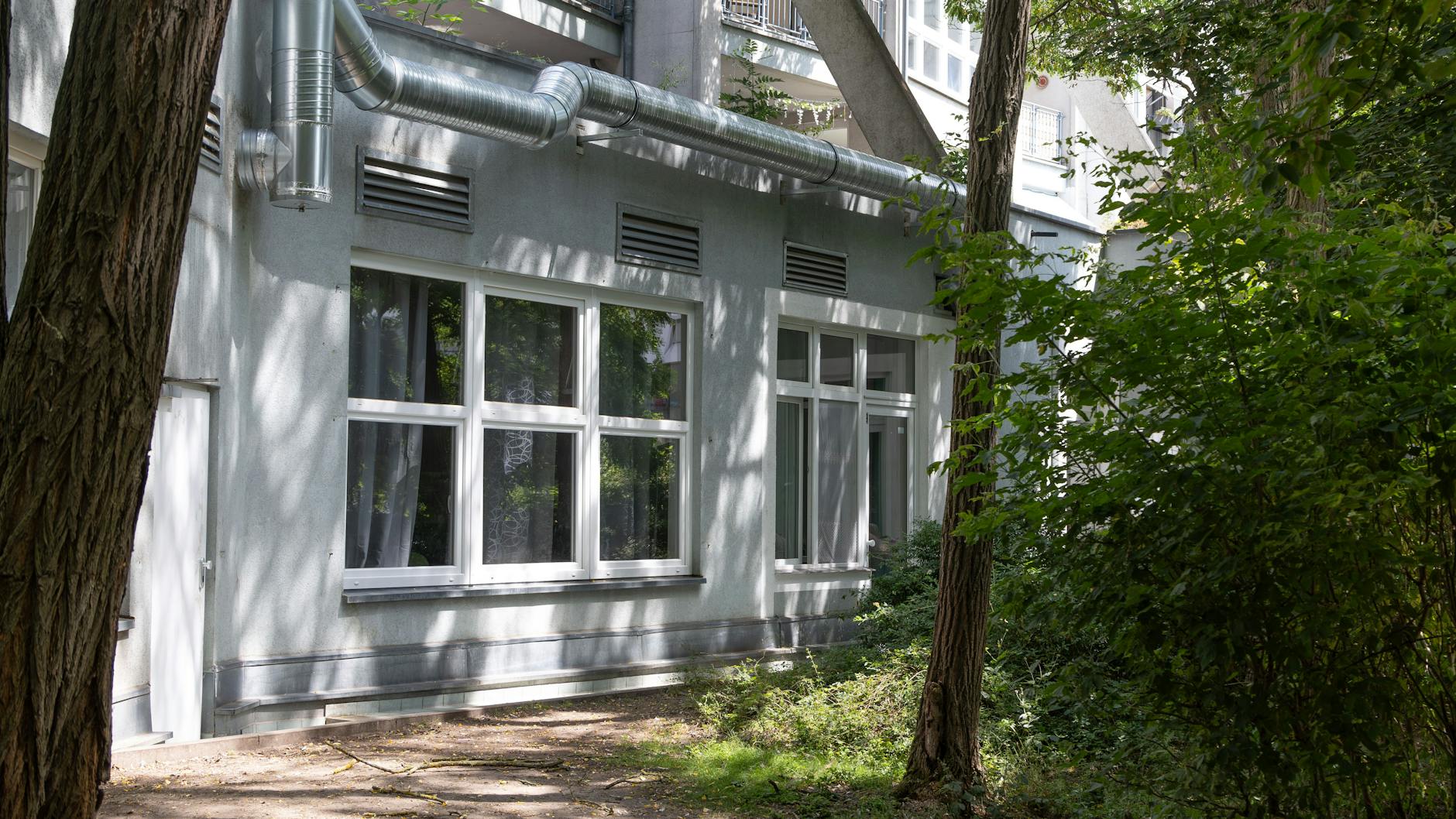 Auch diese einstige Ferienwohnung im Horror-Haus soll von Flüchtlingen oder wohnungslosen Rumänen bewohnt sein.