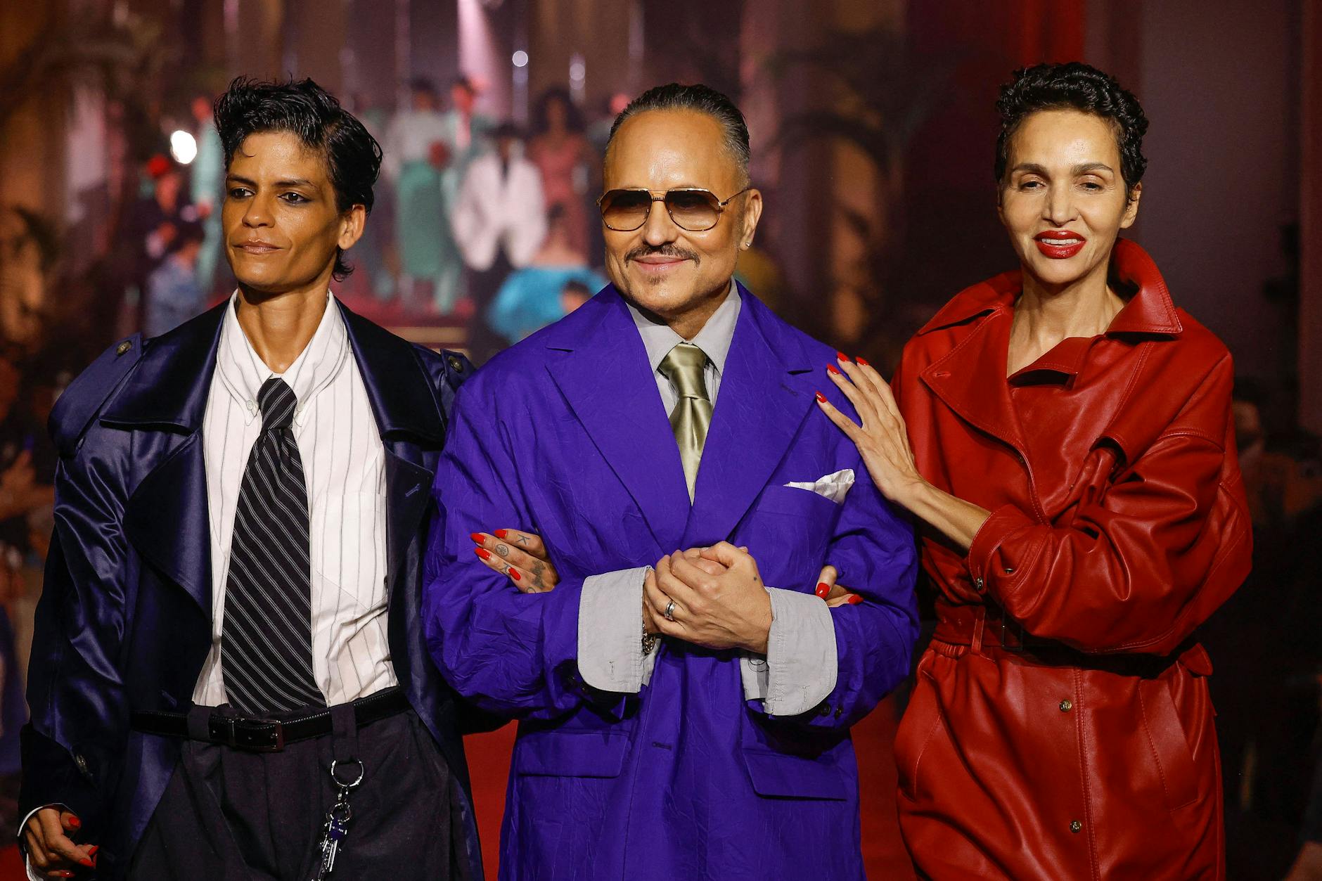 Gefeiert in Paris: In seiner aktuellen Kollektion mixte Willy Chavarria (Mitte) die 60er- mit den 70er-Jahren. Seine Show war auch eine Kritik an der Einwanderungspolitik der USA, wofür es Ärger vom Präsidenten von El Salvador gab.