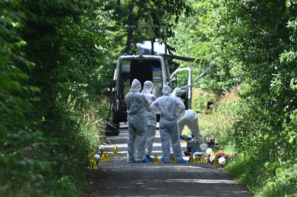 Frau und Tochter tot auf Feldweg gefunden: 16-Jähriger festgenommen