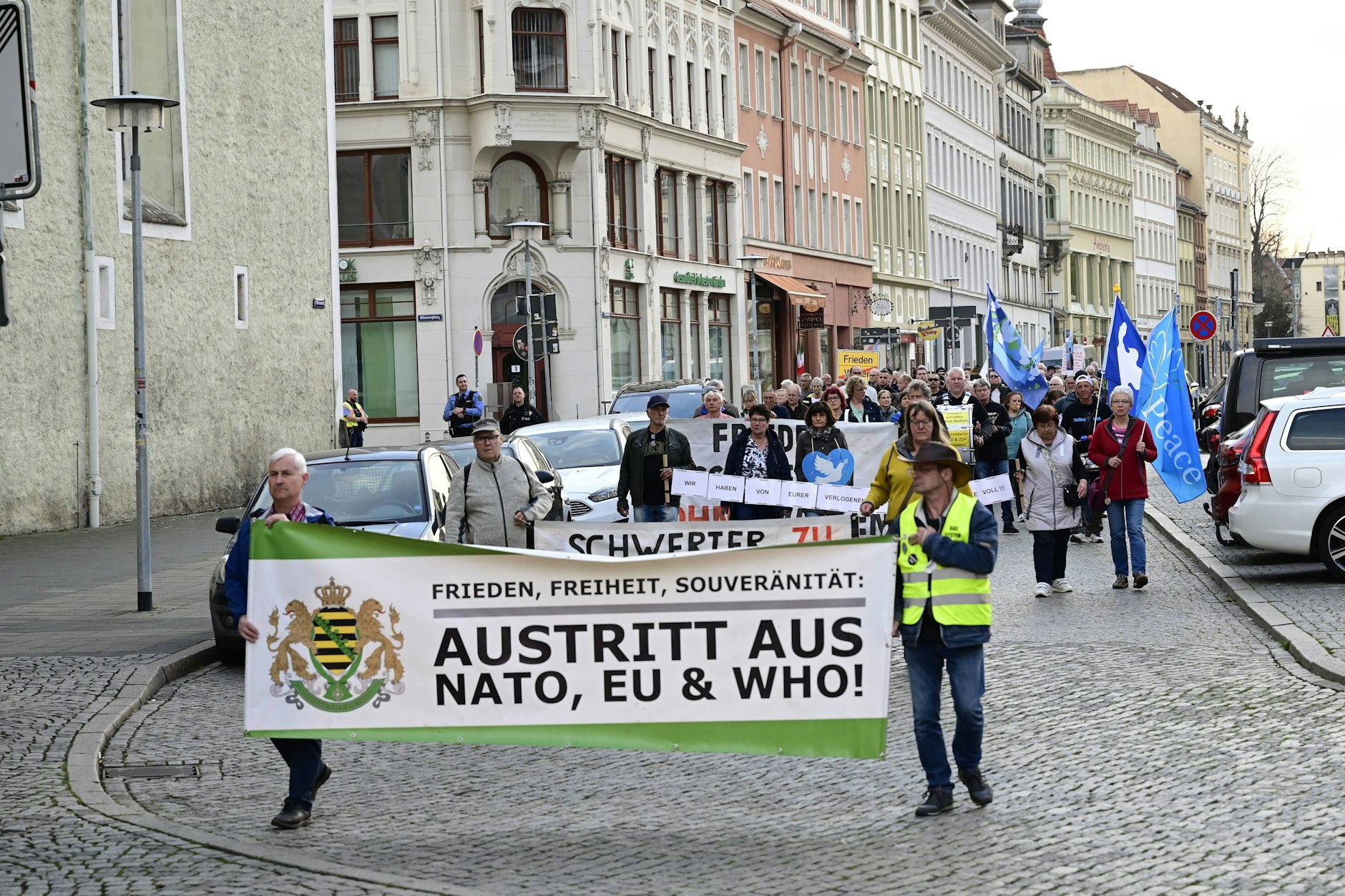 Vorlage für Ost-Stereotype der Westmedien: eine traditionelle Montagsdemo durch die Görlitzer Innenstadt.