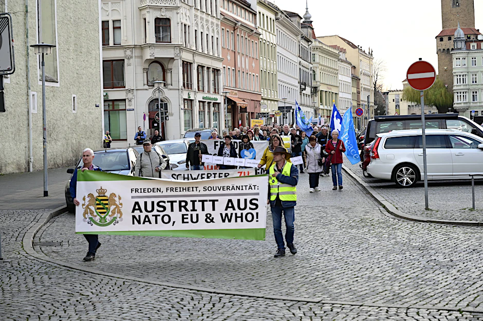 Vorlage für Ost-Stereotype der Westmedien: eine traditionelle Montagsdemo durch die Görlitzer Innenstadt.