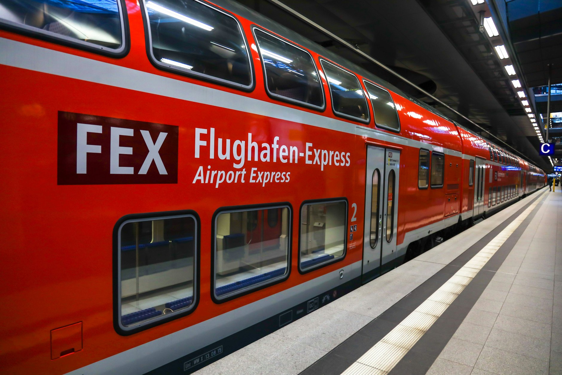 Der Airport-Express: Derzeit braucht er laut Fahrplan fast 40 Minuten vom Berliner Hauptbahnhof zum BER. Das wird mit der Dresdner-Bahn-Strecke um 16 Minuten schneller.