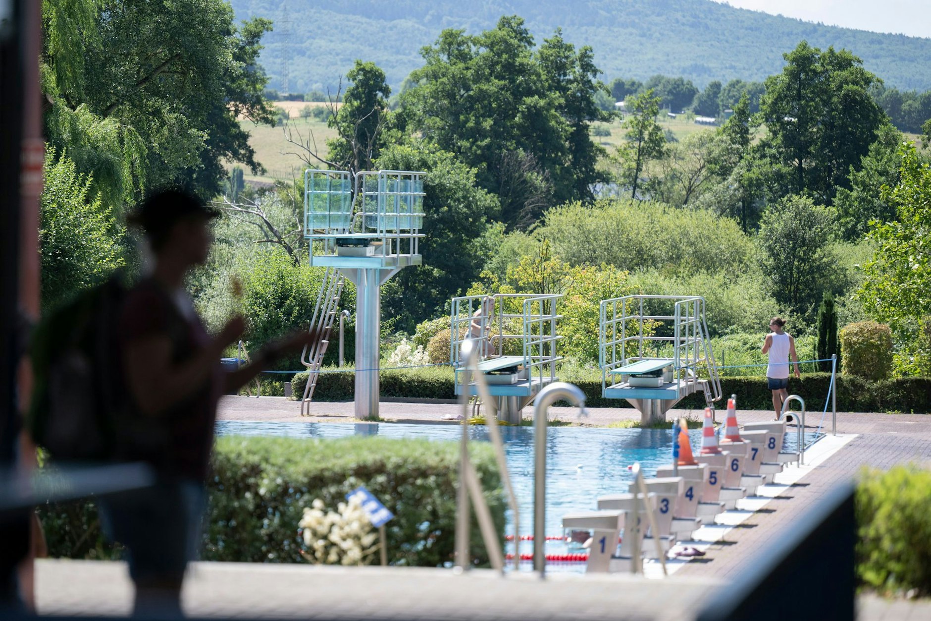 Im hessischen Gelnhausen sollen mehrere Mädchen in einem Schwimmbad belästigt worden sein.