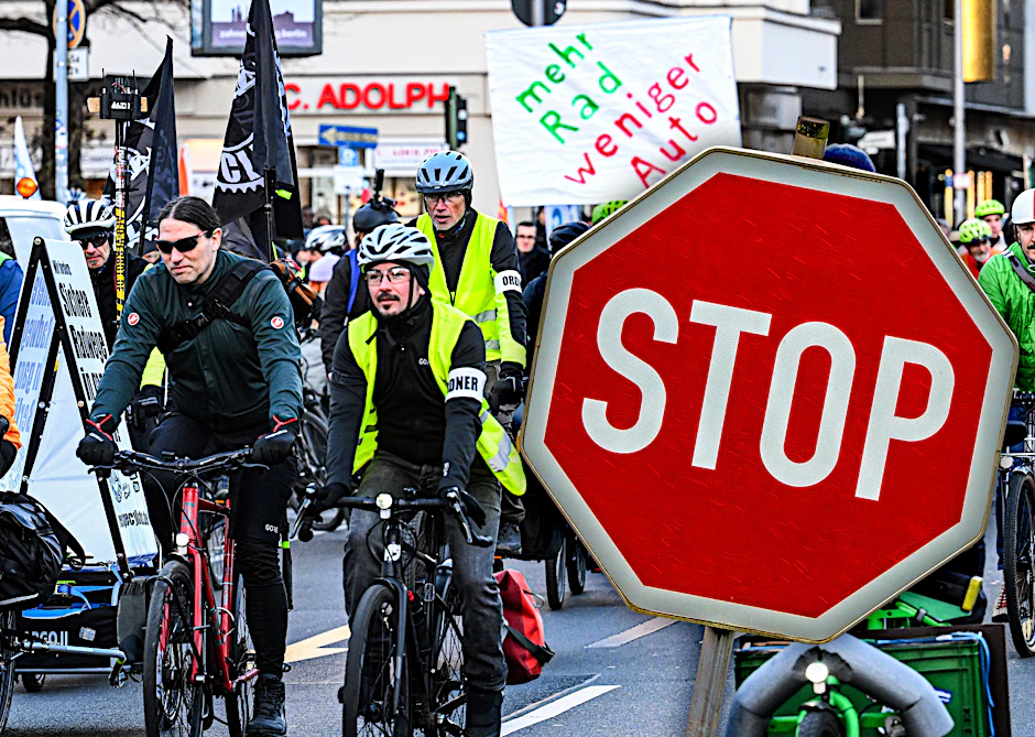 Auch am Dienstag wird es eng auf den Straßen der Stadt: Es sind mehrere Demos angekündigt, darunter ein Fahrradkorso am Nachmittag.