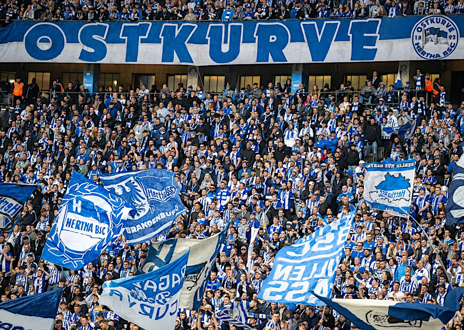 Die Fans strömen auch in der Zweiten Liga in Scharen zu den Heimspielen von Hertha BSC und träumen in dieser Saison von einer Bundesliga-Rückkehr.
