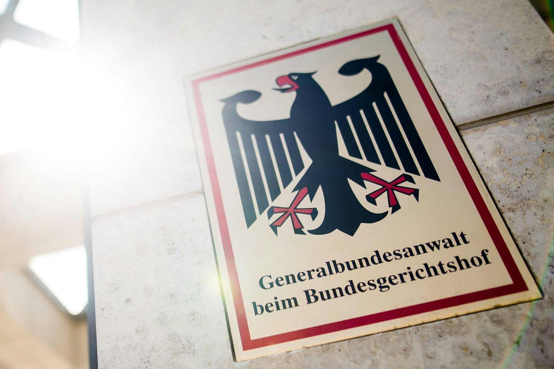 «Generalbundesanwalt beim Bundesgerichtshof» steht auf einem Schild am Eingang zum Gebäude der Bundesanwaltschaft. 