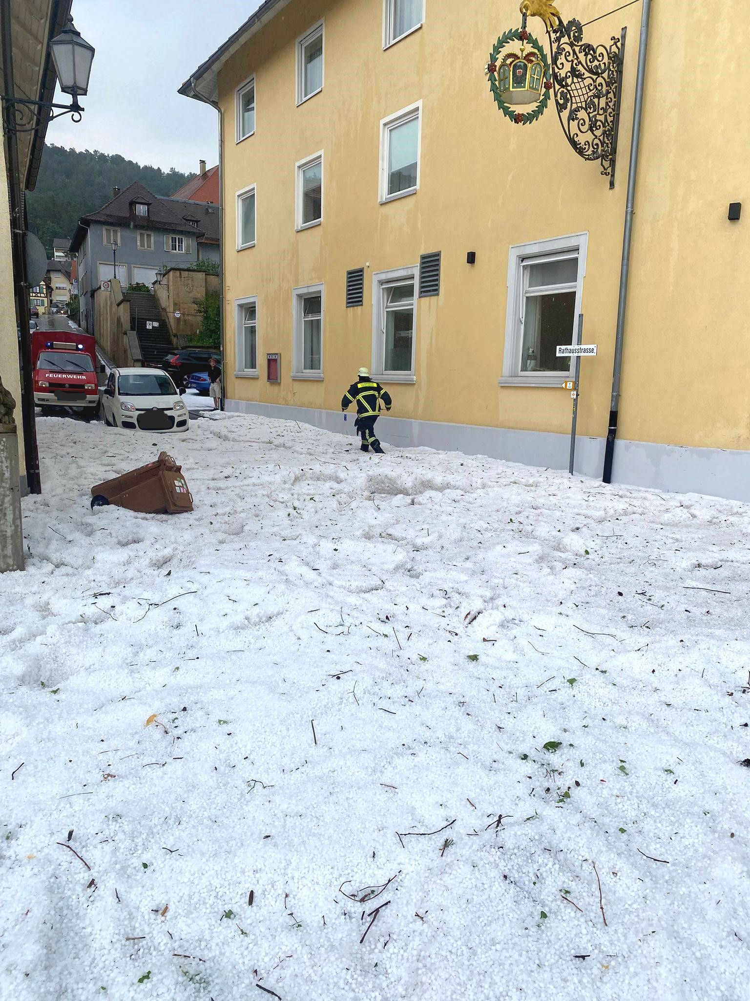 Image - Hagelchaos in Deutschland sorgt für Winterzauber mitten im Sommer