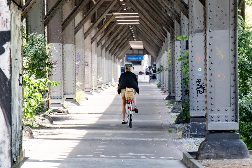 Berlins erster überdachter Radweg wird kaum benutzt: Ist das Projekt ...