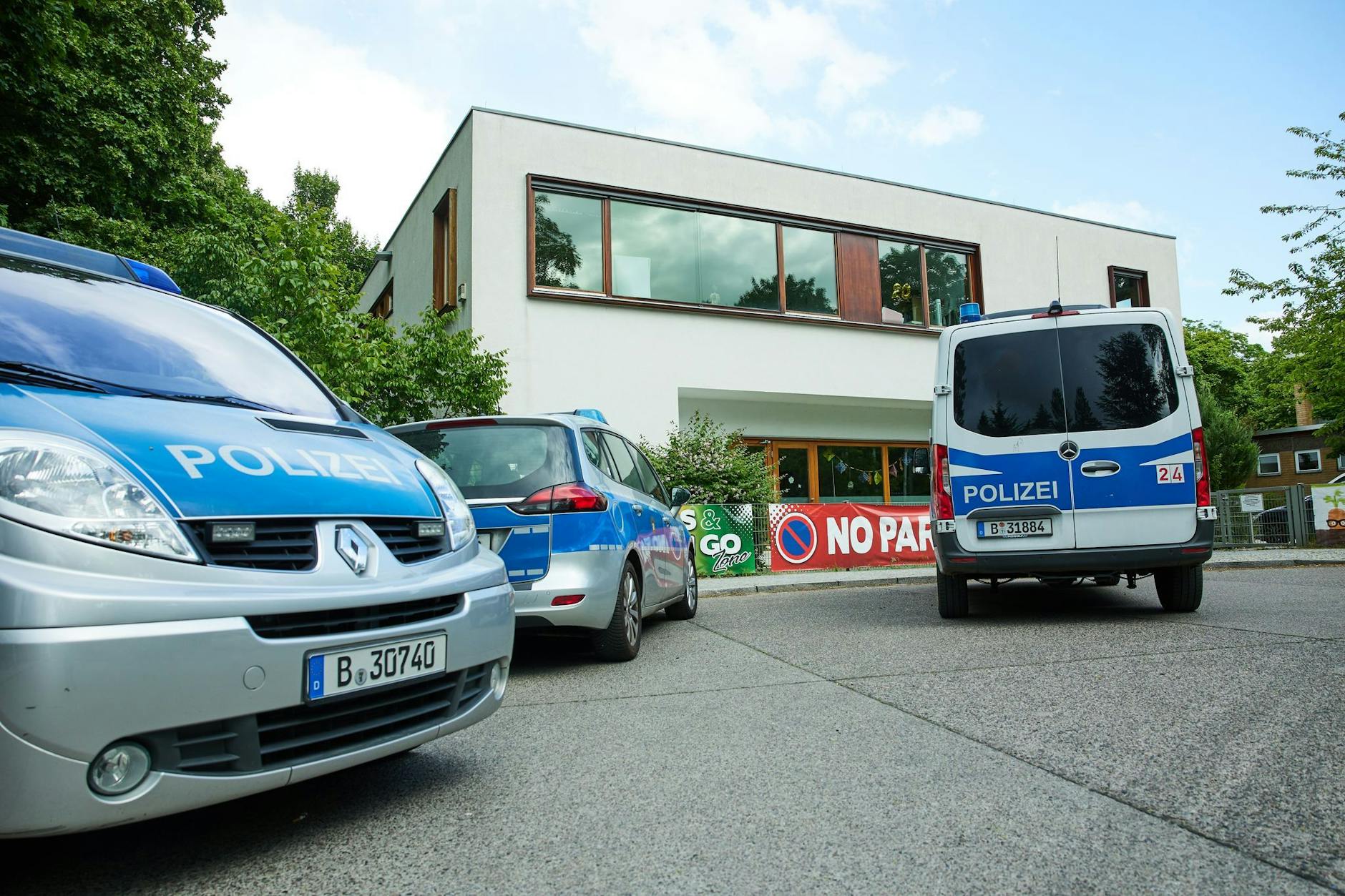 An der Grundschule in Spandau kam es am 22. Mai zu einem Großeinsatz der Polizei. ein Schüler (13) hatte hier auf einen Mitschüler (12) eingestochen.