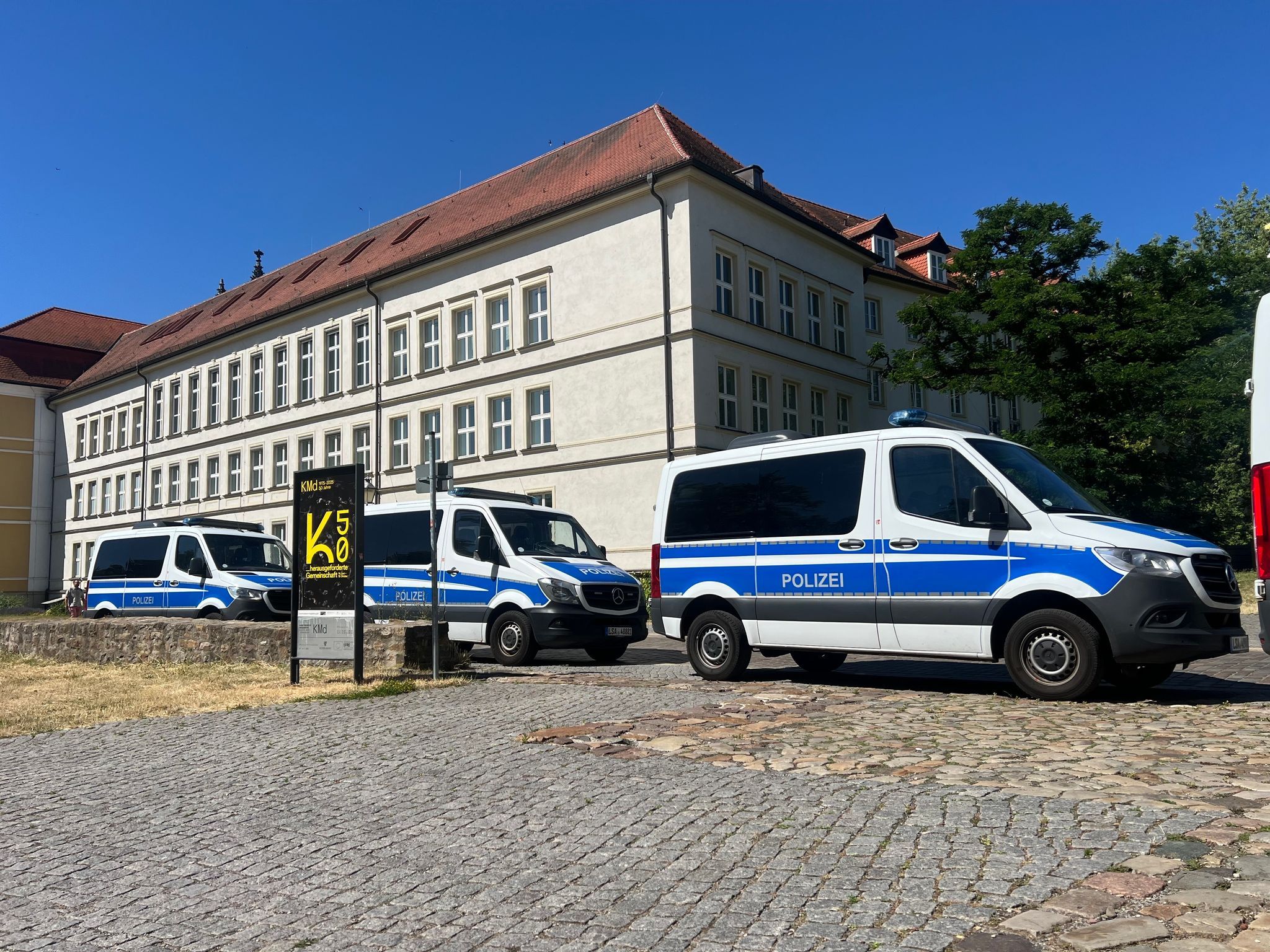 Untreue-Verdacht: Ermittler durchsuchen Büros von CDU, SPD, und AfD!