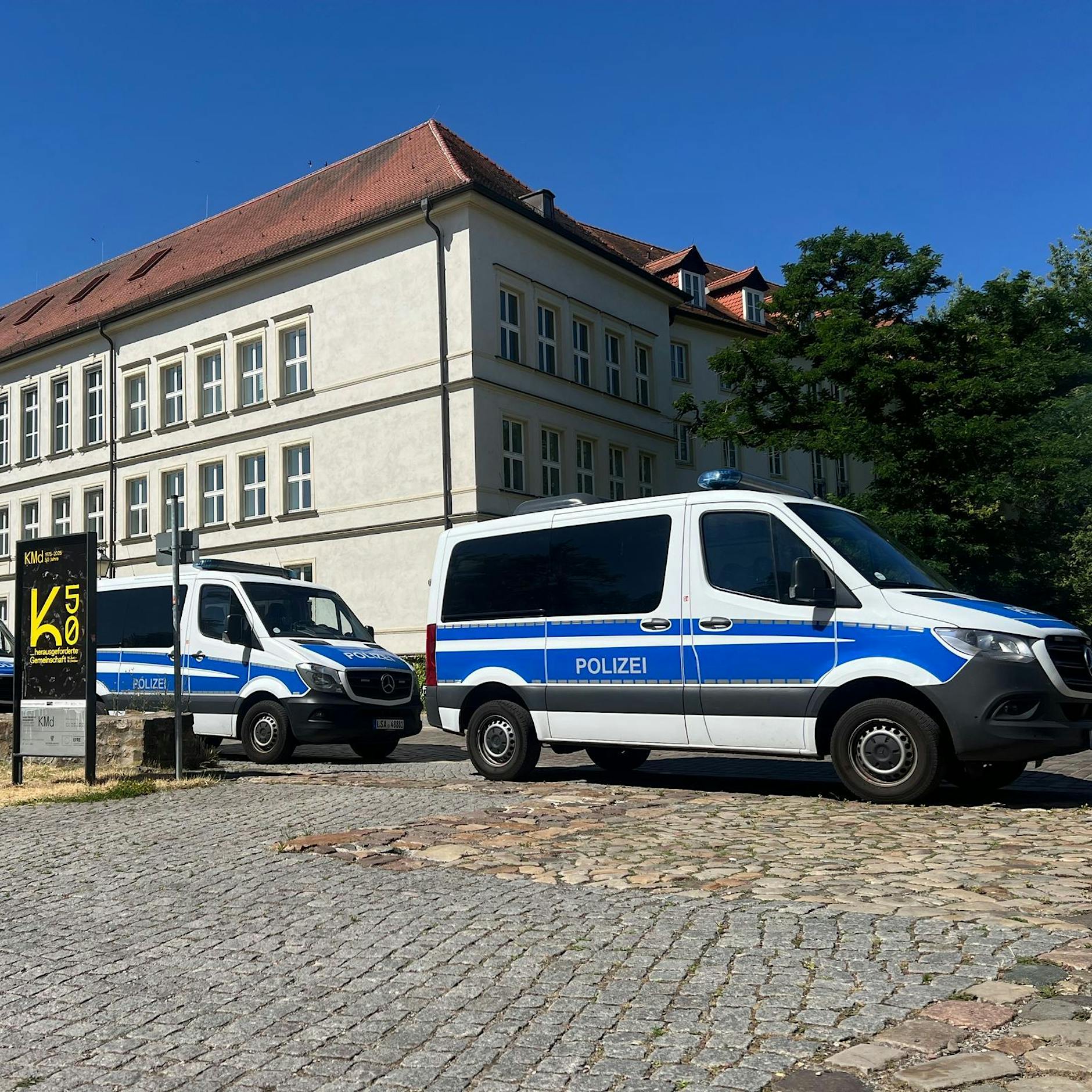 Untreue-Verdacht: Ermittler durchsuchen Büros von CDU, SPD, und AfD!