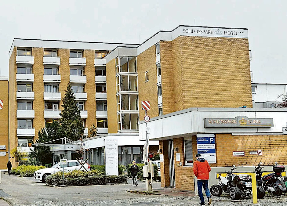 Die Schlosspark-Klinik gehört zum Stadtbild in Charlottenburg. Damit das auch so bleibt, kämpft das Haus in einem Insolvenzverfahren.