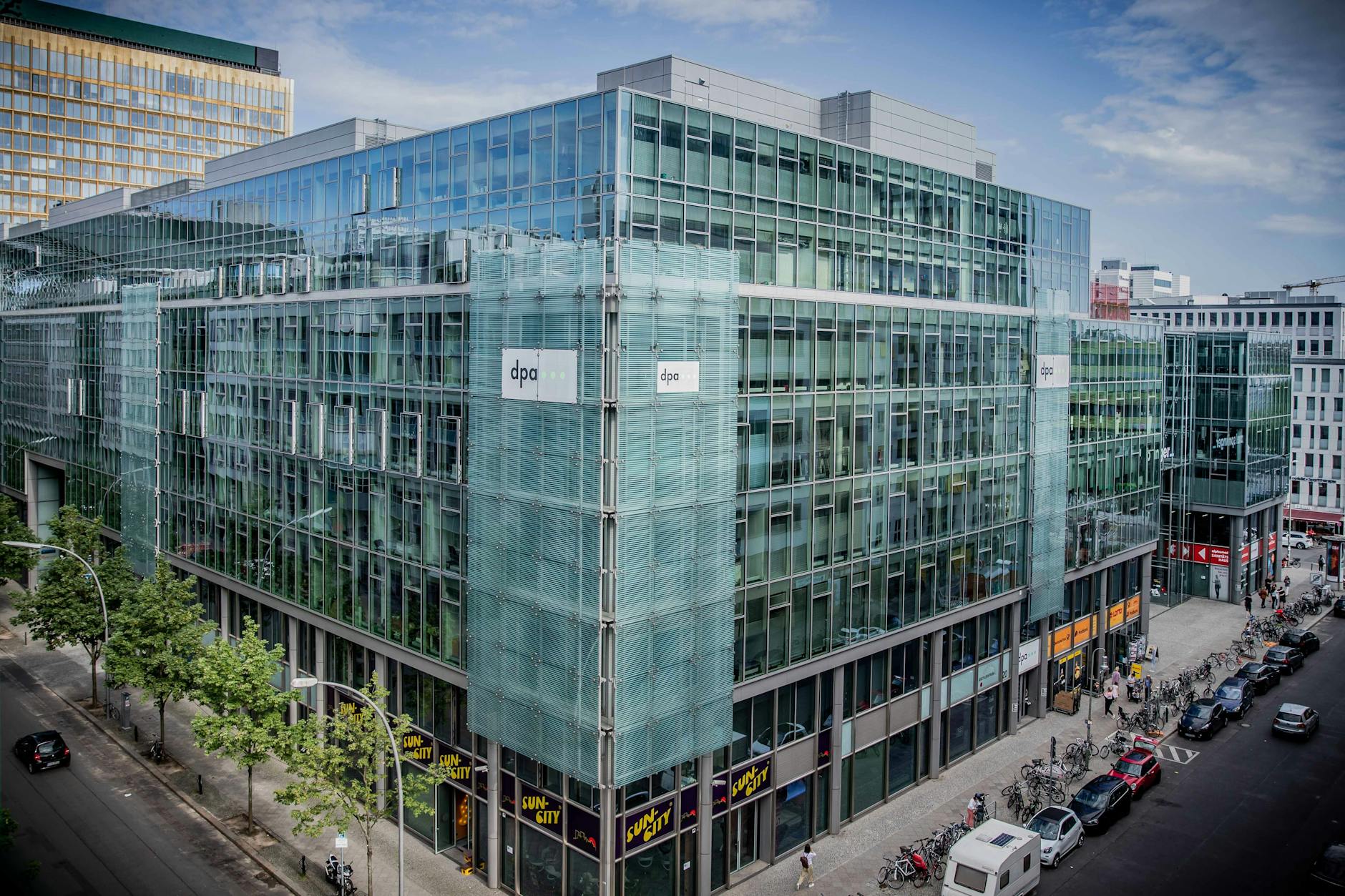 Außenaufnahme der Zentralen Redaktion der dpa Deutsche Presse-Agentur GmbH in Berlin.