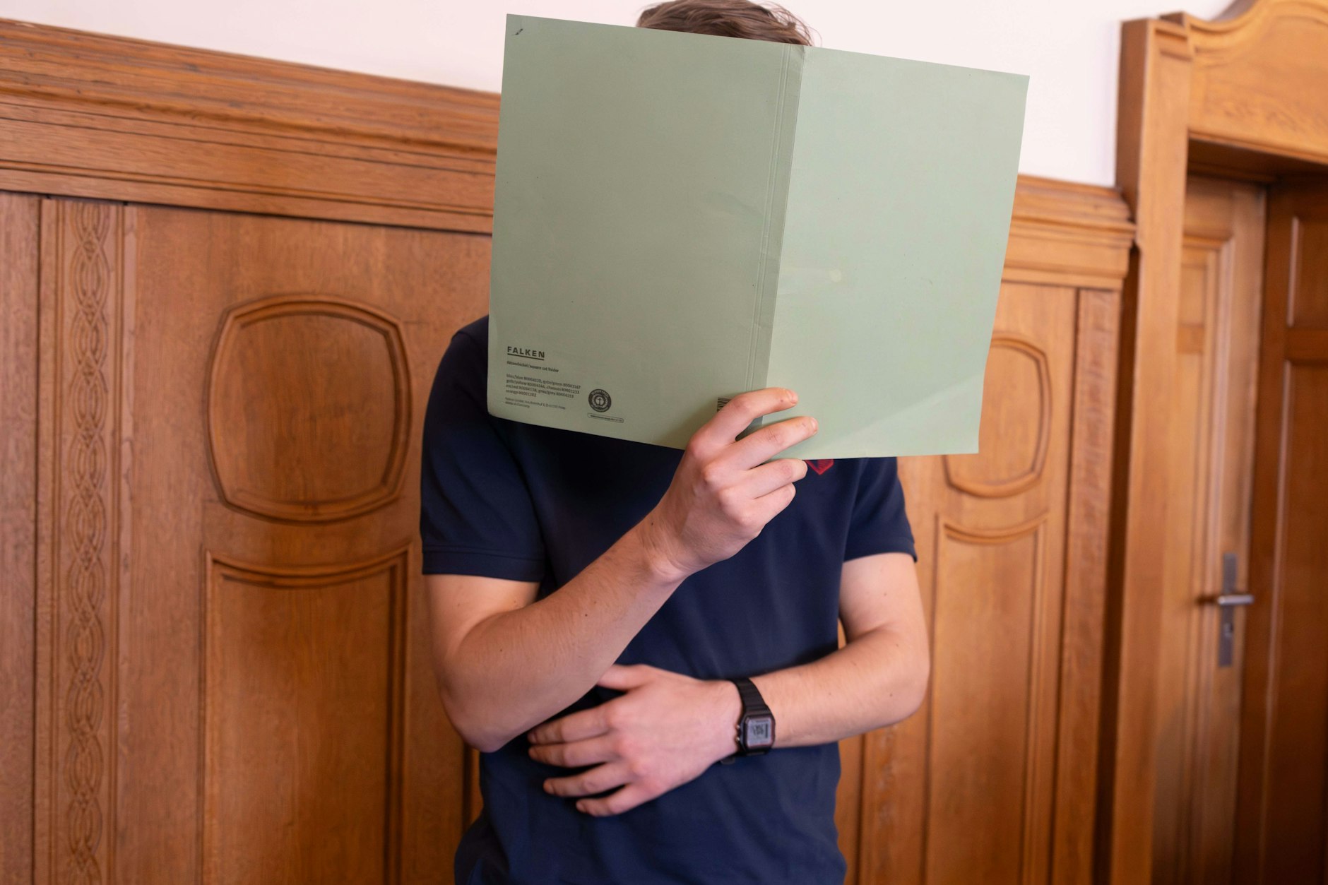 Vincent G. soll seinen Großvater erschlagen und seine Großmutter fast umgebracht haben.