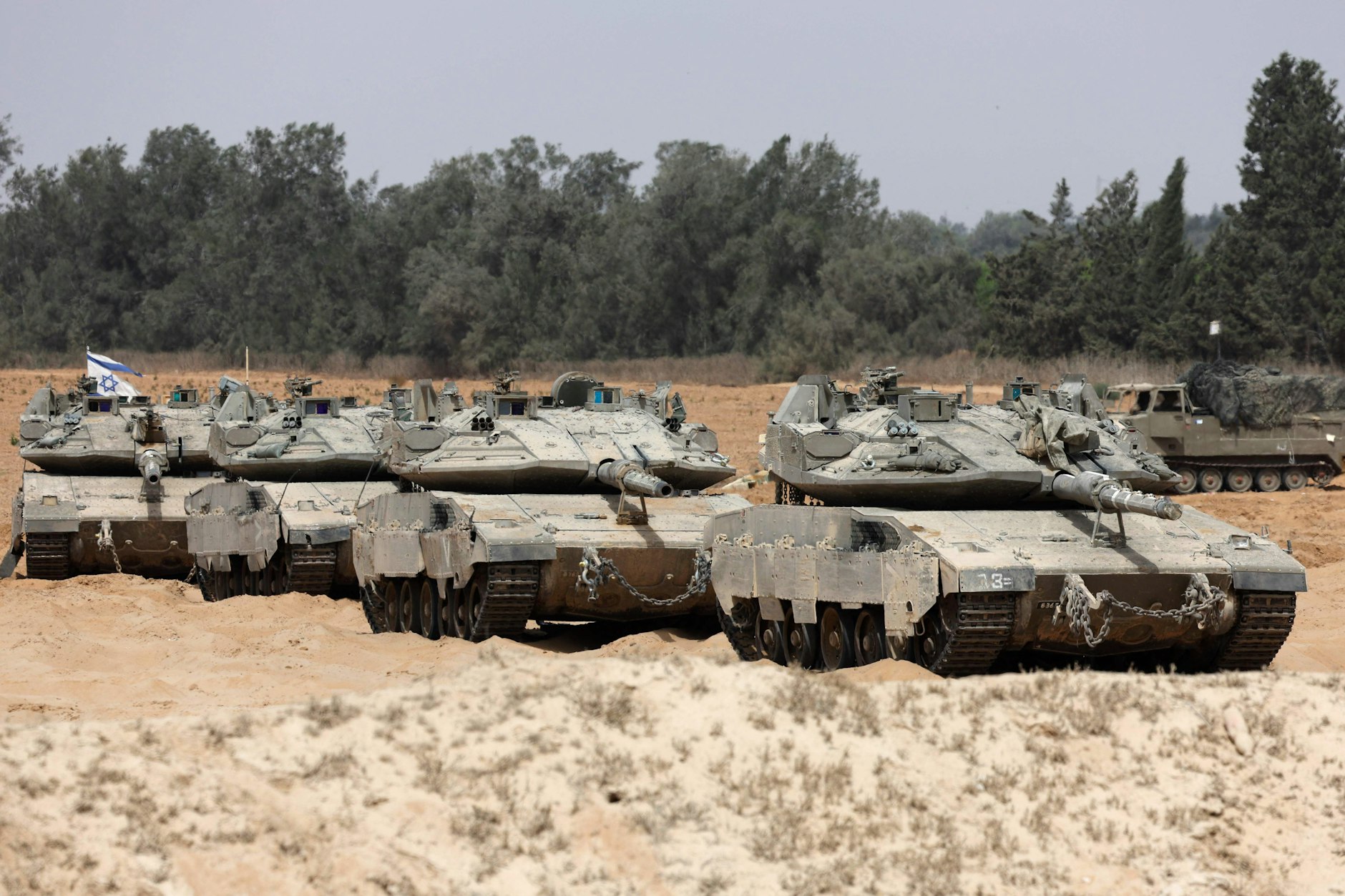 Zum Sieg entschlossen: israelische Kampfpanzer an der Grenze zum Gazastreifen