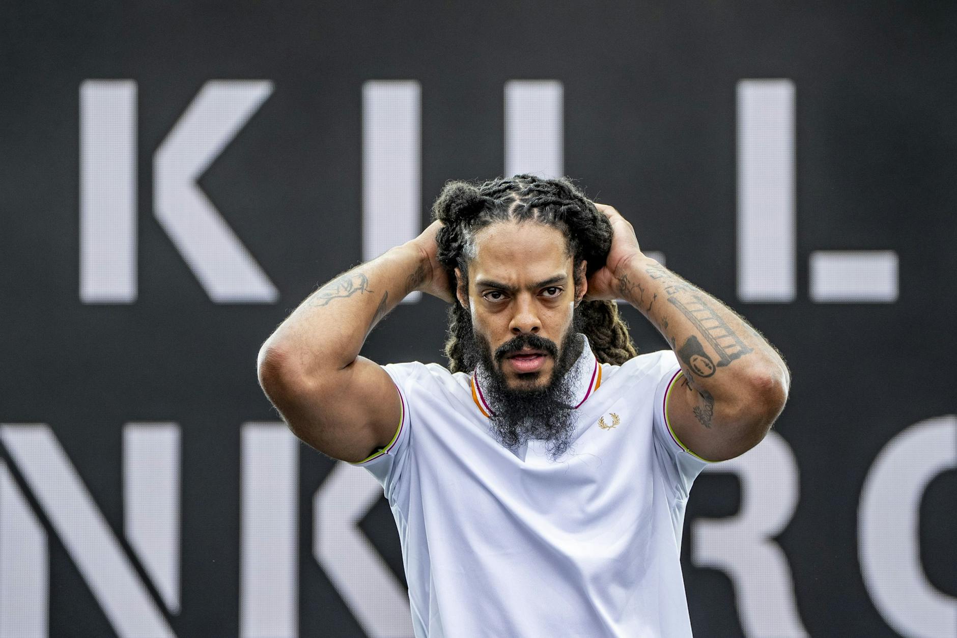 Der Sänger von Bob Vylan auf dem Glastonbury-Festival in England. Sein bürgerlicher Name ist Pascal Robinson-Foster.