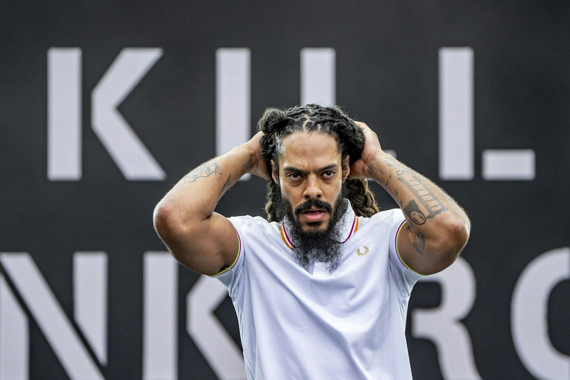Der Sänger von Bob Vylan auf dem Glastonbury-Festival in England. Sein bürgerlicher Name ist&nbsp;Pascal Robinson-Foster.