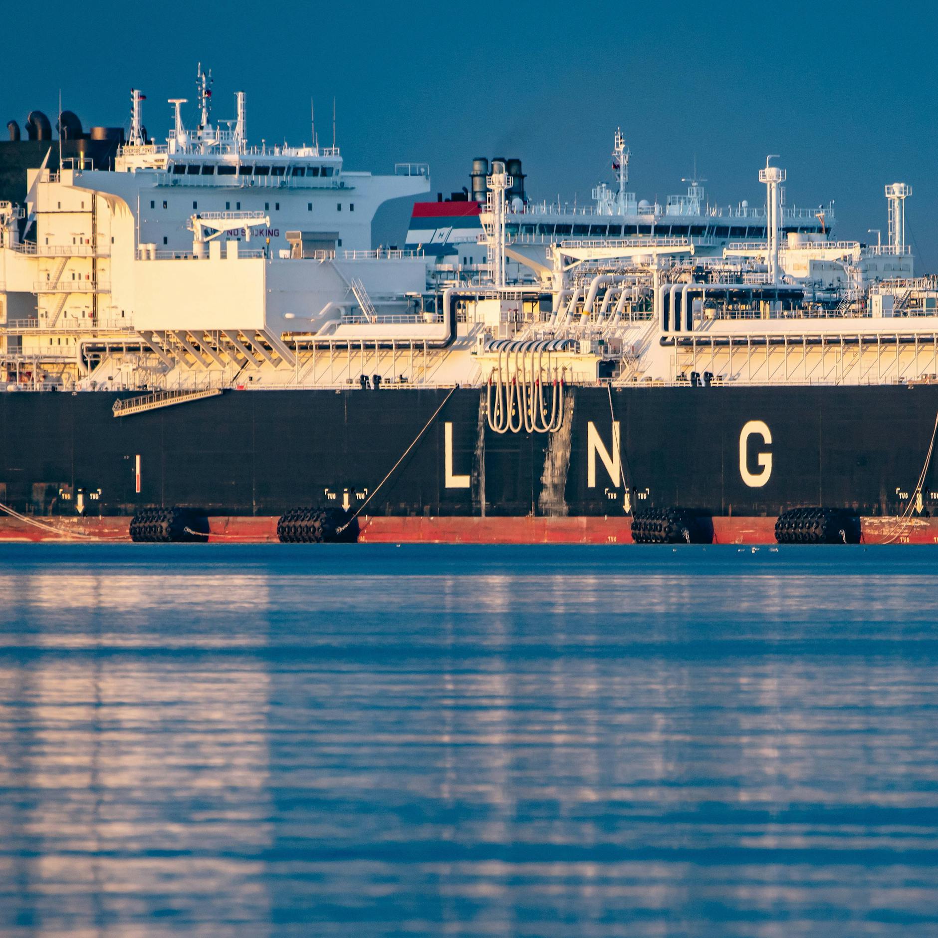 Image - Millionen Steuern verschwendet? Deutsches LNG-Schiff fährt lieber ins Ausland