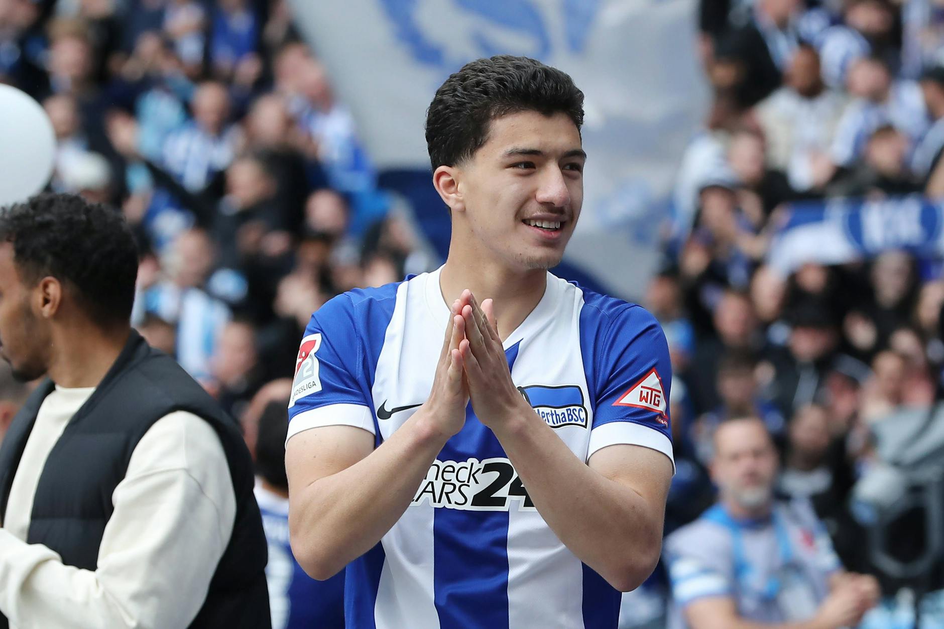 Ibo Maza verabschiedete sich im Olympiastadion von Hertha-Fans am 18. Mai nach dem 1:1 gegen Hannover. Sein nächstes Abenteuer beginnt in Rio de Janeiro.