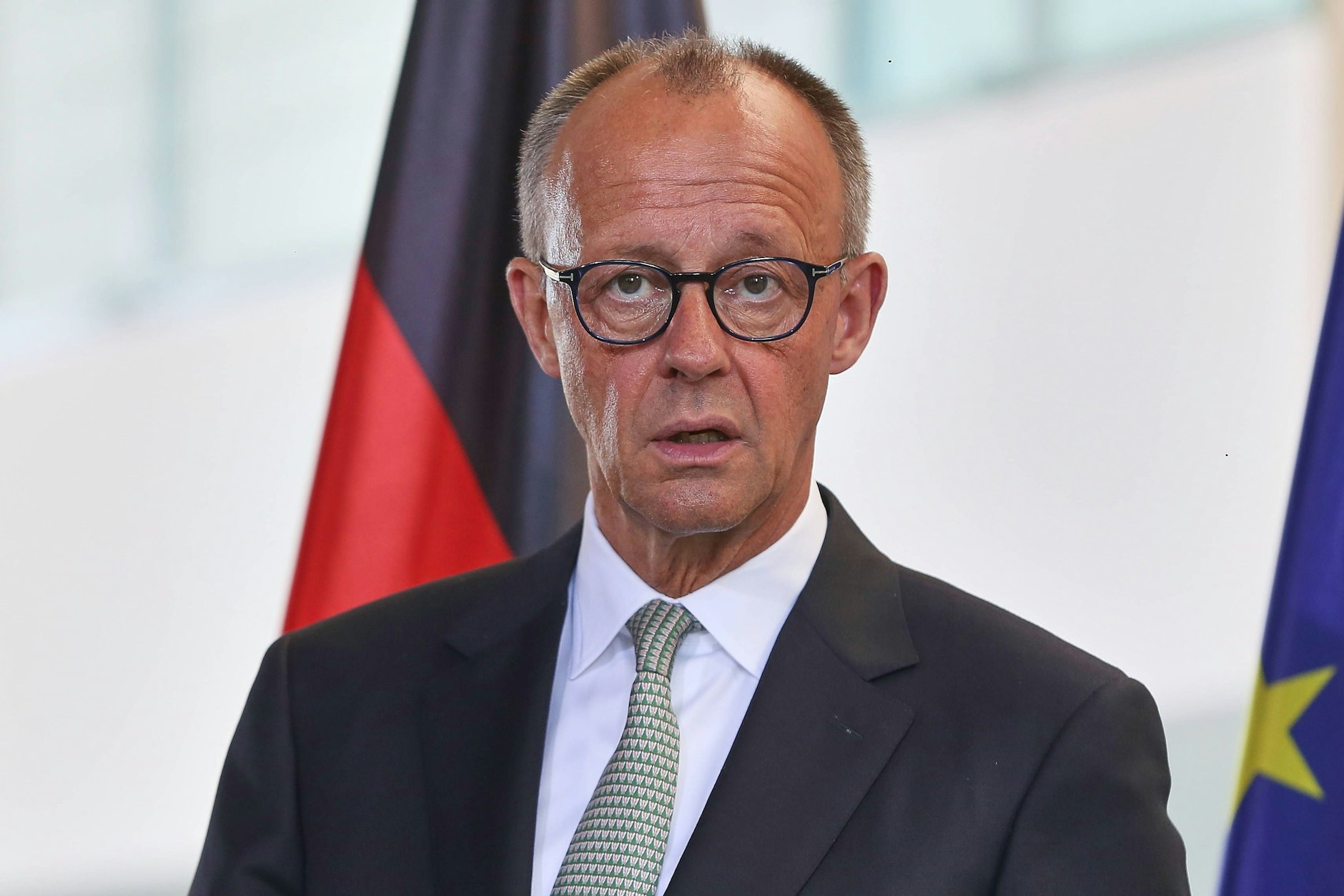 Bundeskanzler Friedrich Merz (CDU) stellt sich hinter seine Parteikollegin Julia Klöckner.