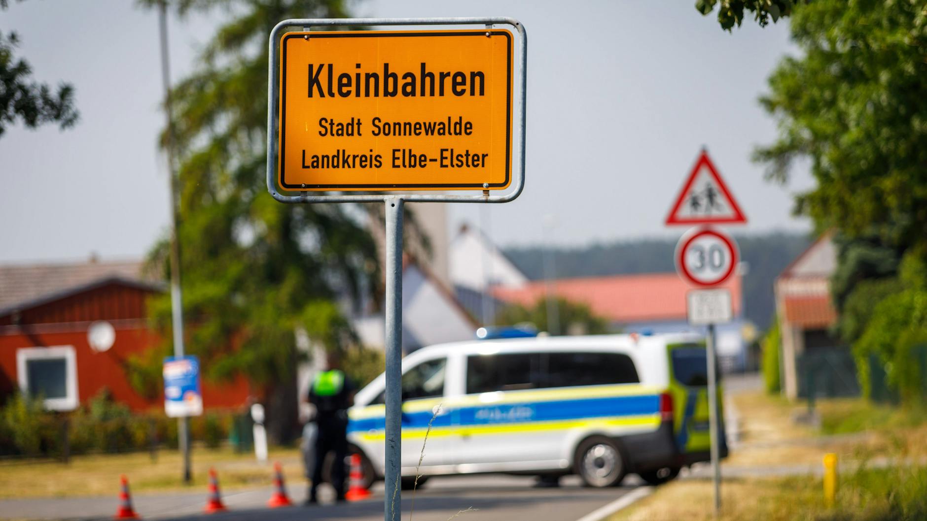 Evakuierung in Kleinbahren. Die 25 Bewohner mussten wegen des nahen Waldbrandes ihre Häuser für einige Stunden verlassen.