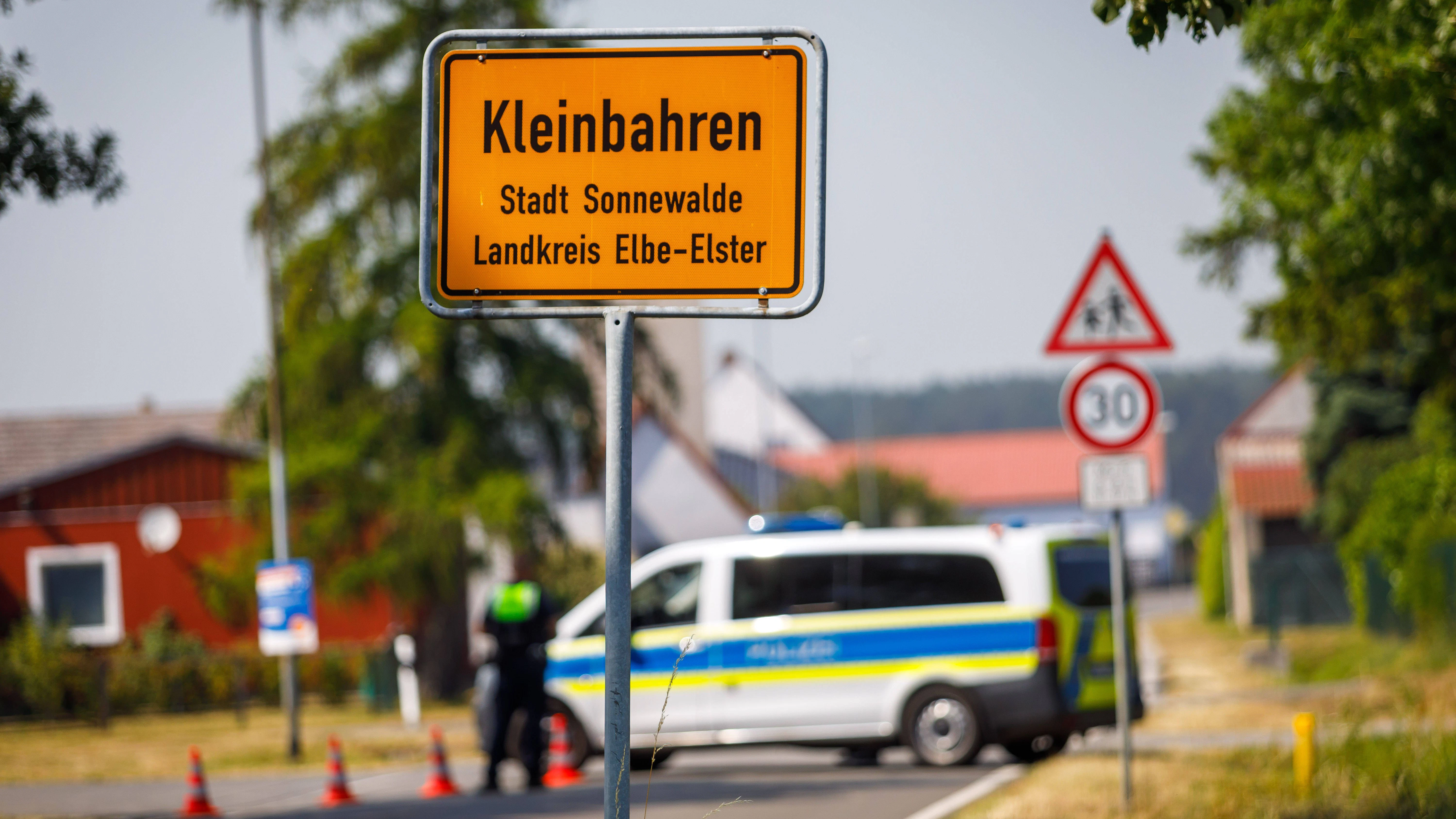 Evakuierung in Kleinbahren. Die 25 Bewohner mussten wegen des nahen Waldbrandes ihre Häuser für einige Stunden verlassen.