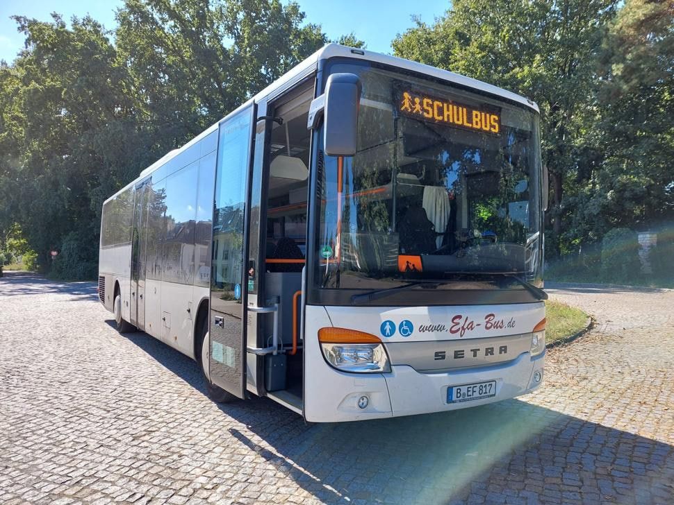 Wird es jetzt noch teurer? Schwimmbus-Klage gegen Pankows Schulamt