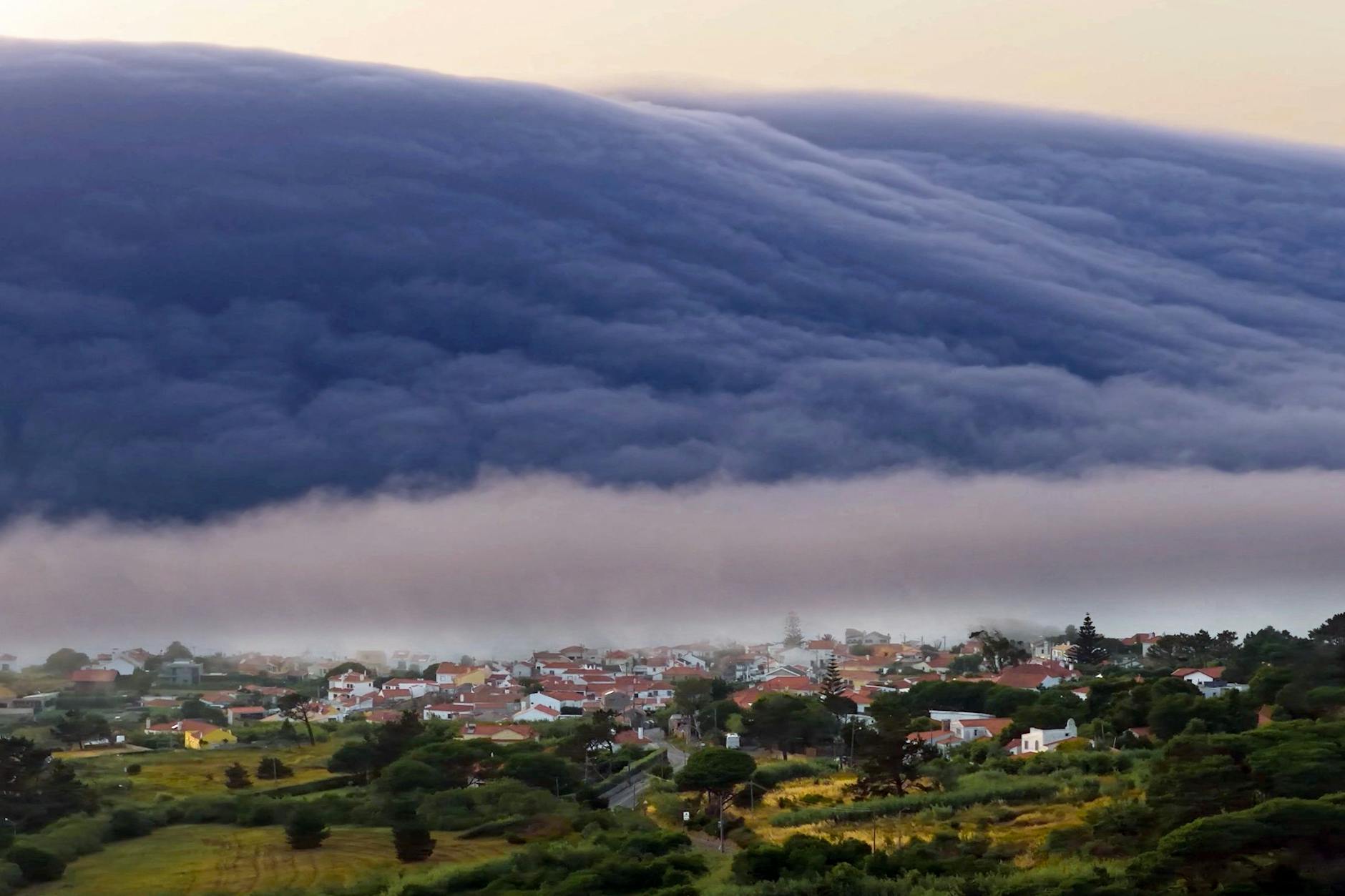 Nahe bei Cabo da Roca: die Rollwolke vor der portugiesischen Küste am 29. Juni 2025