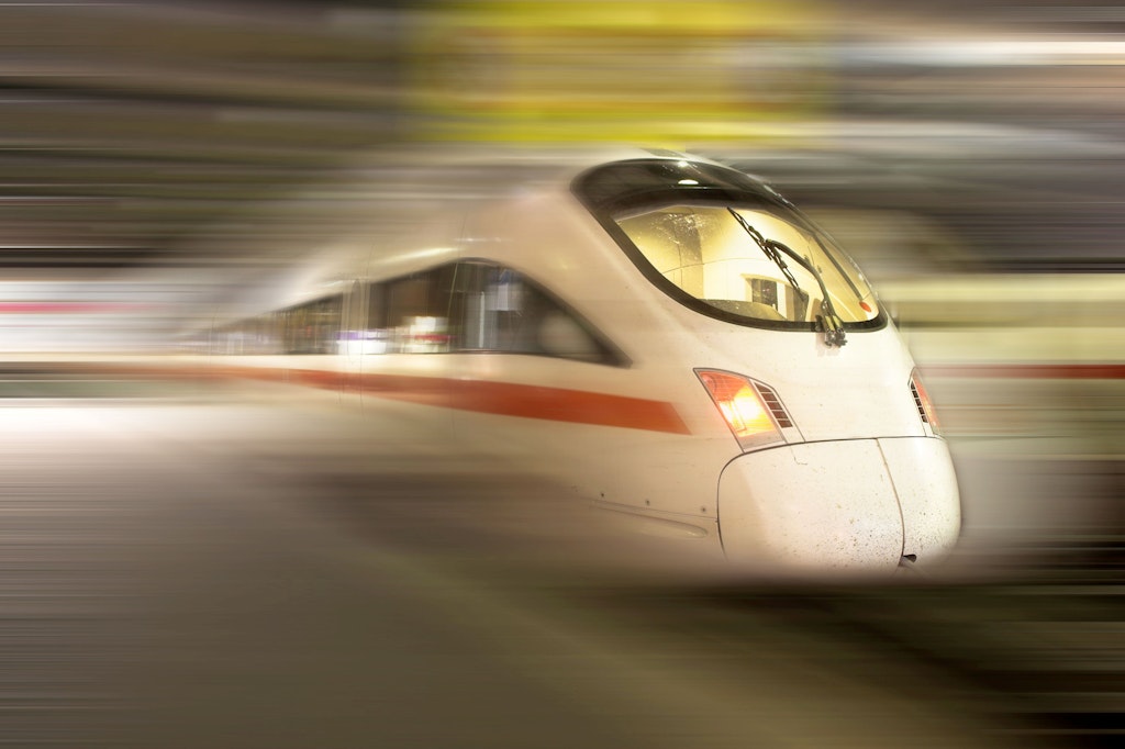 Berlin'in Ana İstasyonu'nda Deutsche Bahn “Titanik” olur: Hiçbir Şeye Yolculuk Yolculuğu