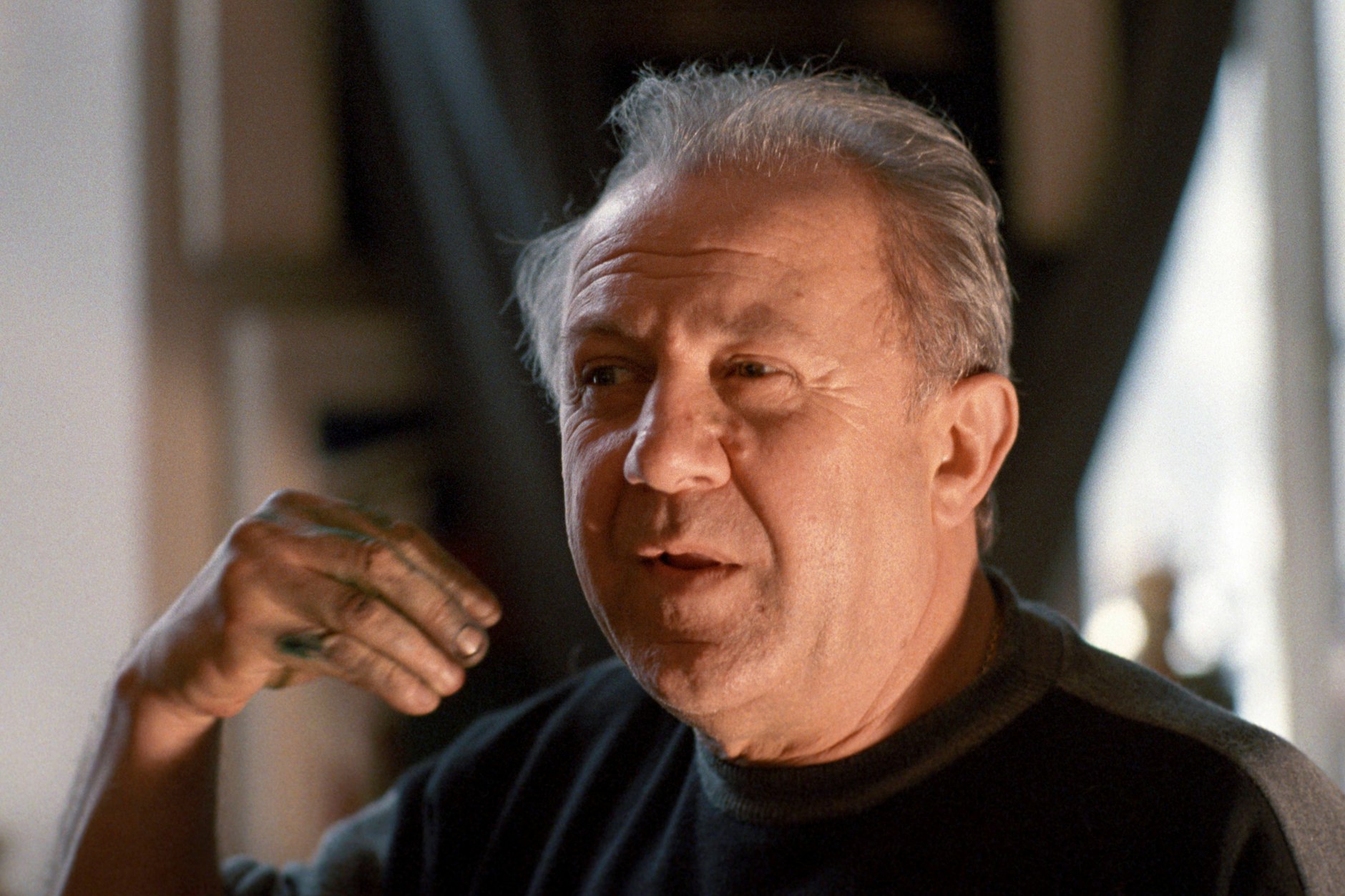 Zurab Tseretili, the head of the art academies of Moscow and Leningrad.